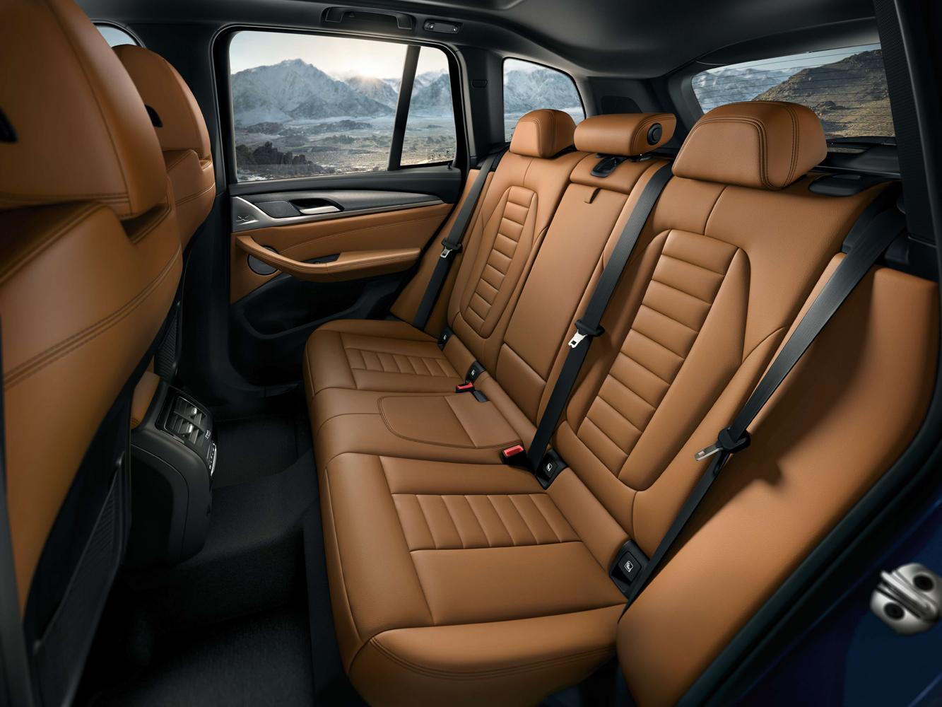 全新BMW X3升級內裝以頂級Vernasca真皮材質鋪陳，質感柔軟細緻呈現高質感車室氛圍。