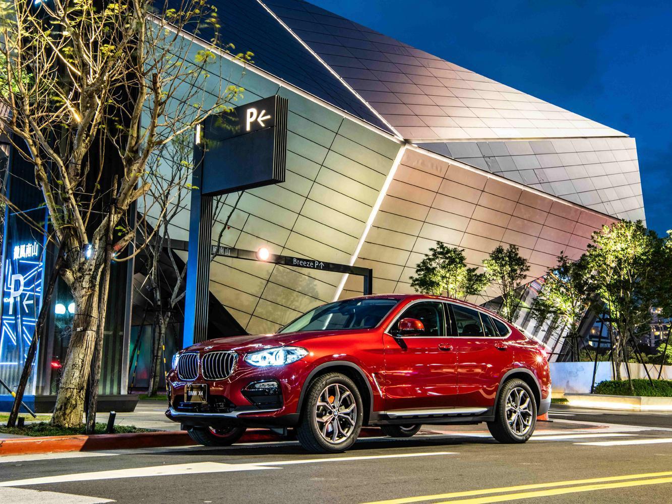 2020年式全新BMW X4配備全面升級，以高規格豪華科技配備滿足喜愛跨界跑旅的時尚買家。