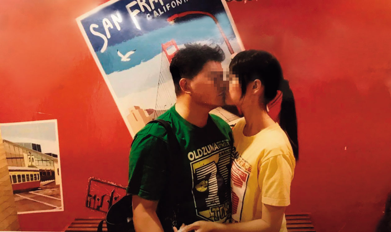 秦、洪吻得深情，出遊台灣各地時都會留下愛的紀錄。（讀者提供）