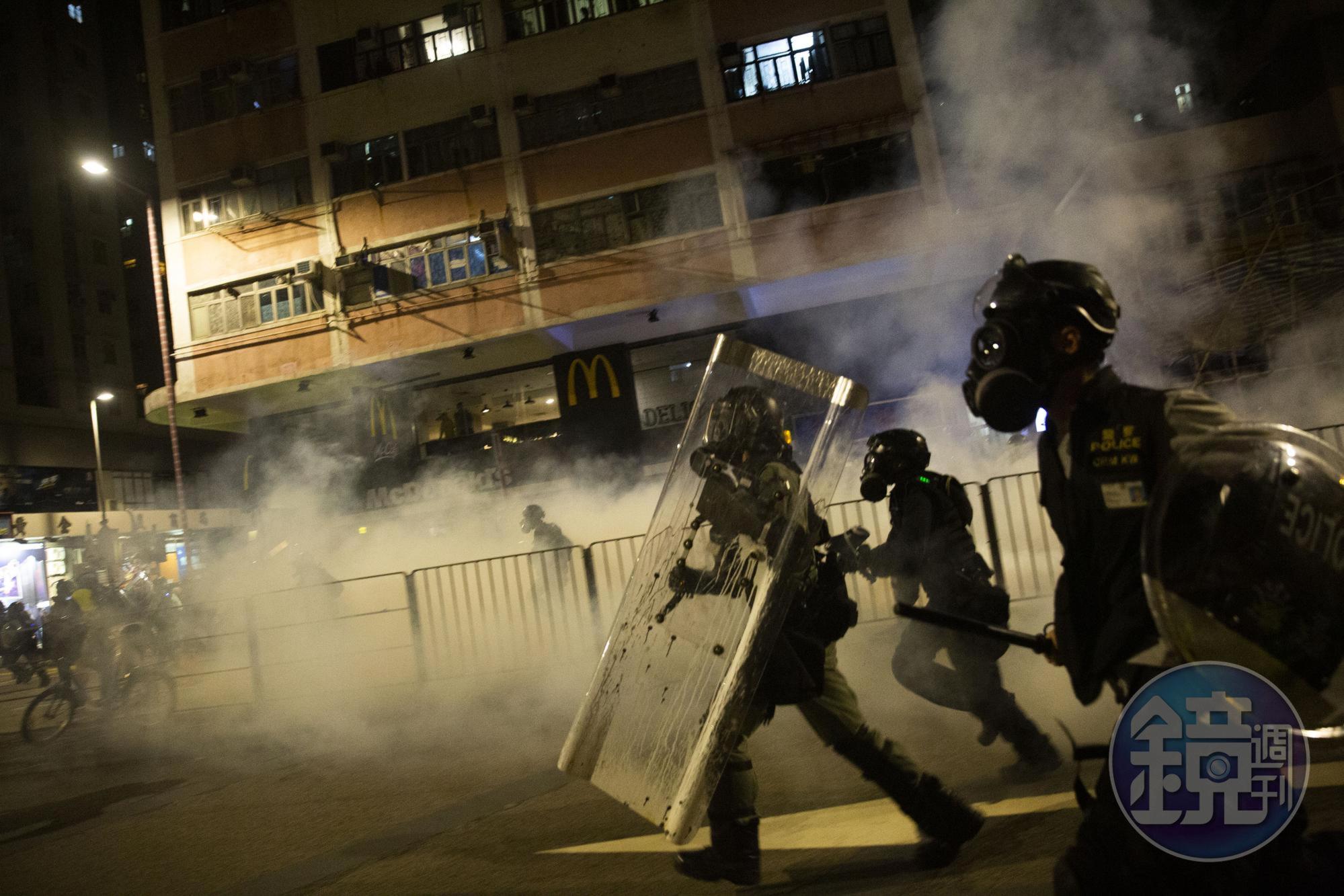 香港理工大學遭港警圍攻，現場人士表示約有上千人受困。本刊資料照。