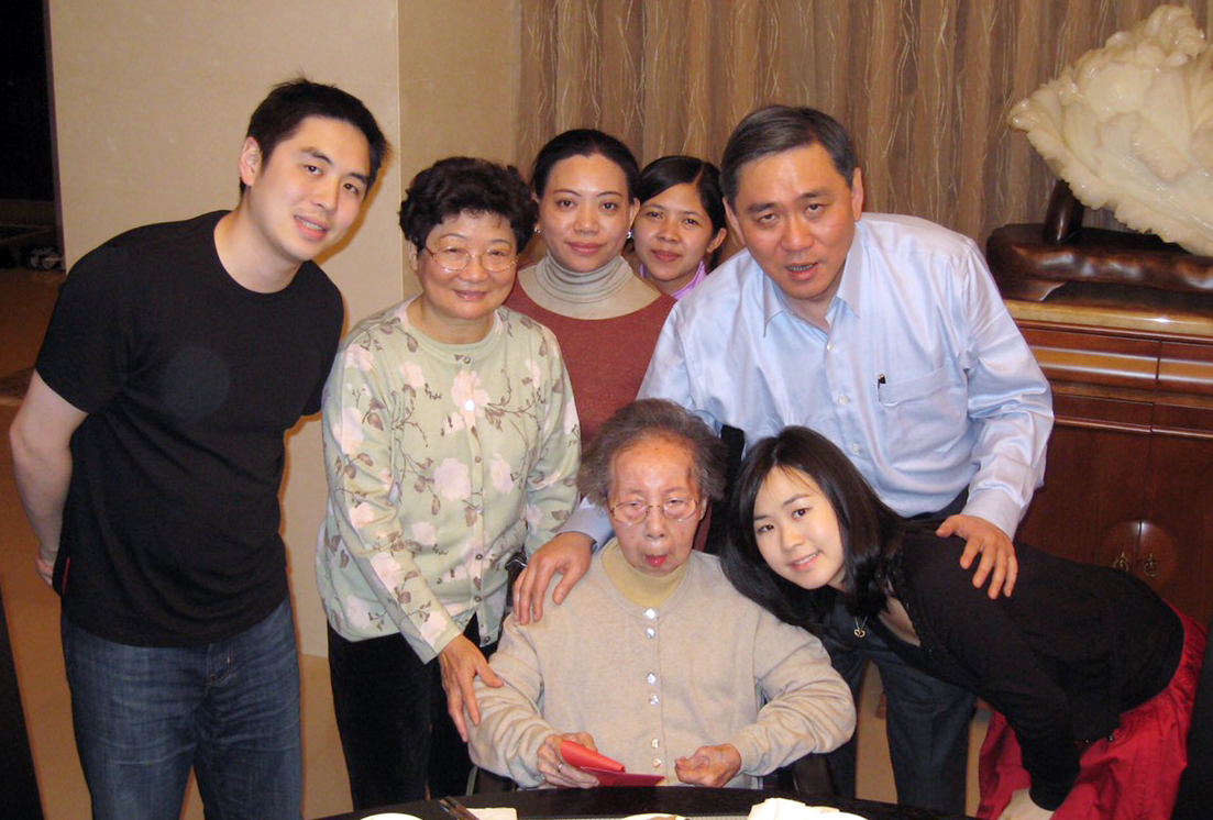 王文洋說自己與大媽感情相當特別，王月蘭在世時，他與家人只要有空就會來陪大媽。（資料照片）