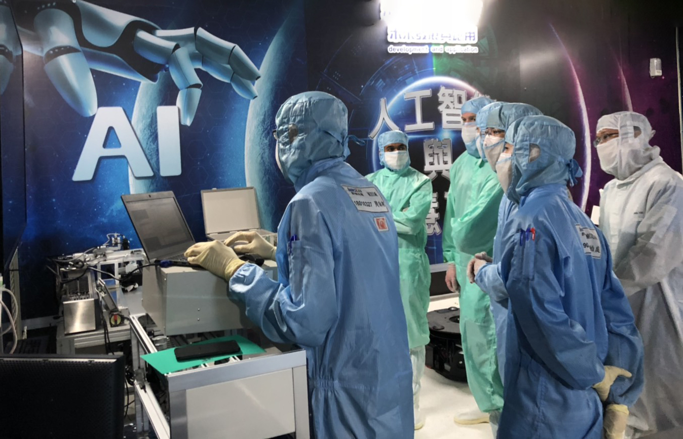 鴻海於年初在威州招募的美籍幹部，目前有26位正在台灣進行長期受訓計畫。（鴻海提供）