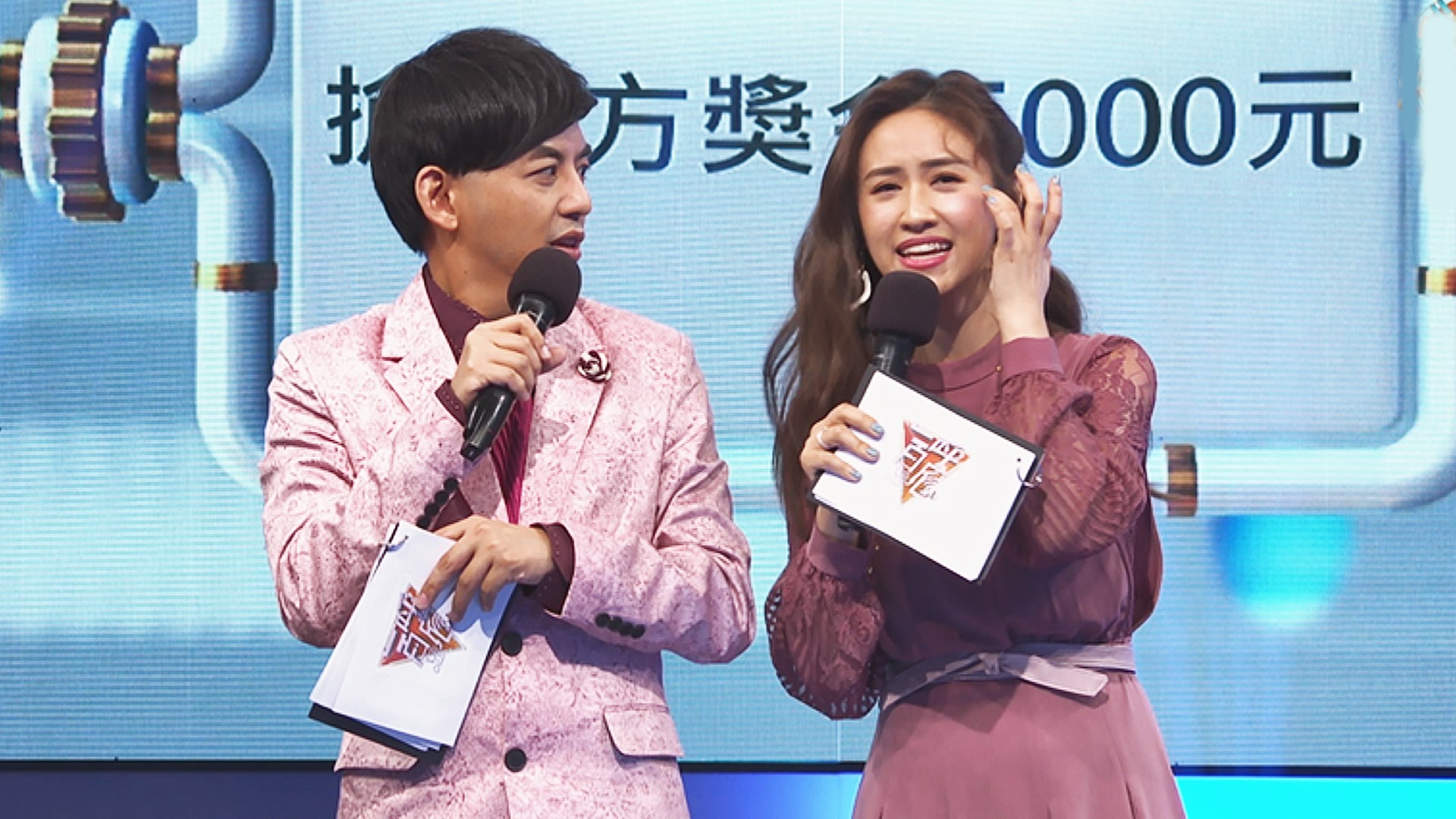 澎恰恰大唱鐵獅玉玲瓏主題曲，吳姍儒秒變迷妹佼佼看傻眼。（公視提供）