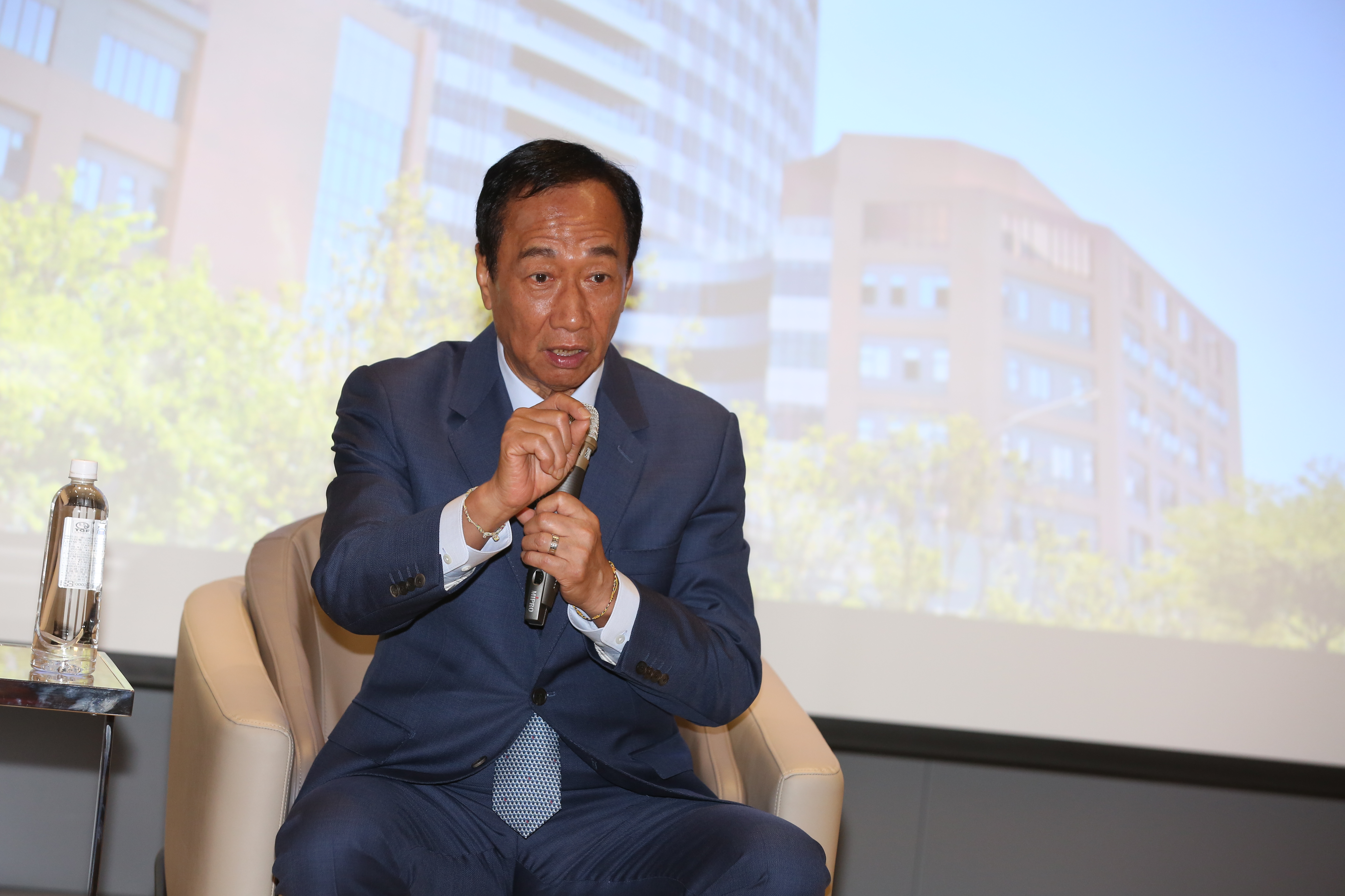 鴻海創辦人郭台銘狠酸國民黨總統候選人韓國瑜所提的「莫忘世上苦人多」口號，圖為資料照。