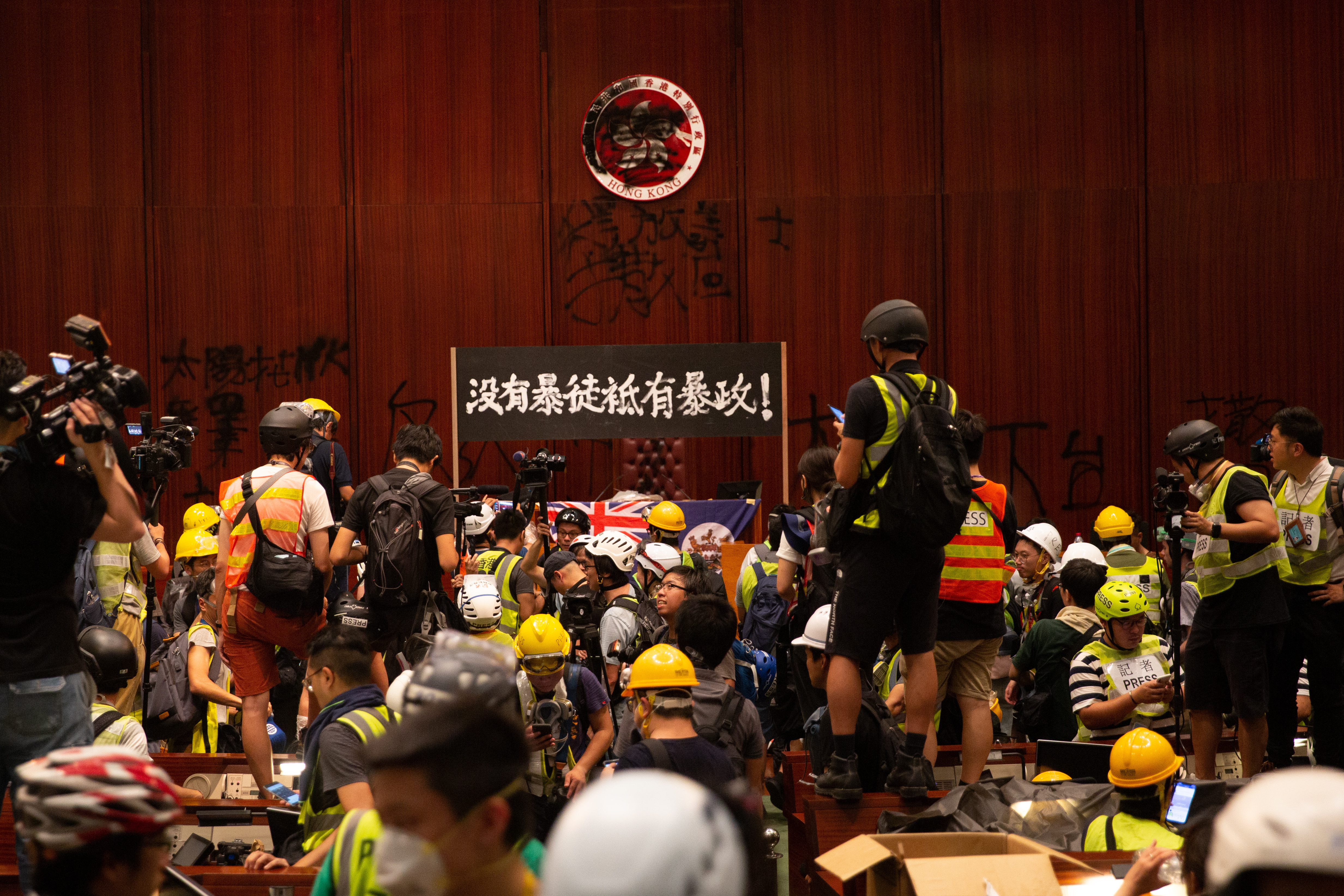 香港反送中抗爭已持續長達6個月，示威者與警察衝突也不斷引爆。（本刊資料照）