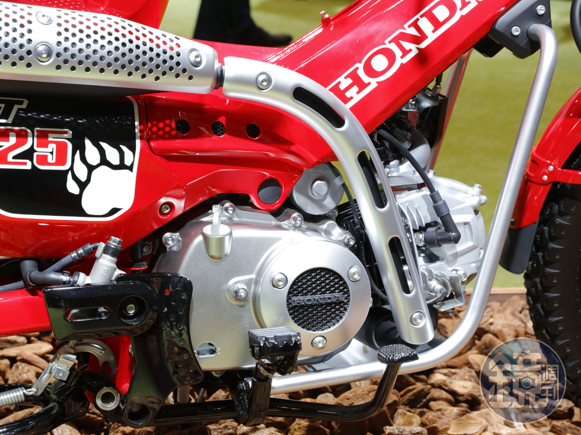 CT125搭載一具124 c.c.四行程單缸SOHC氣冷引擎。
