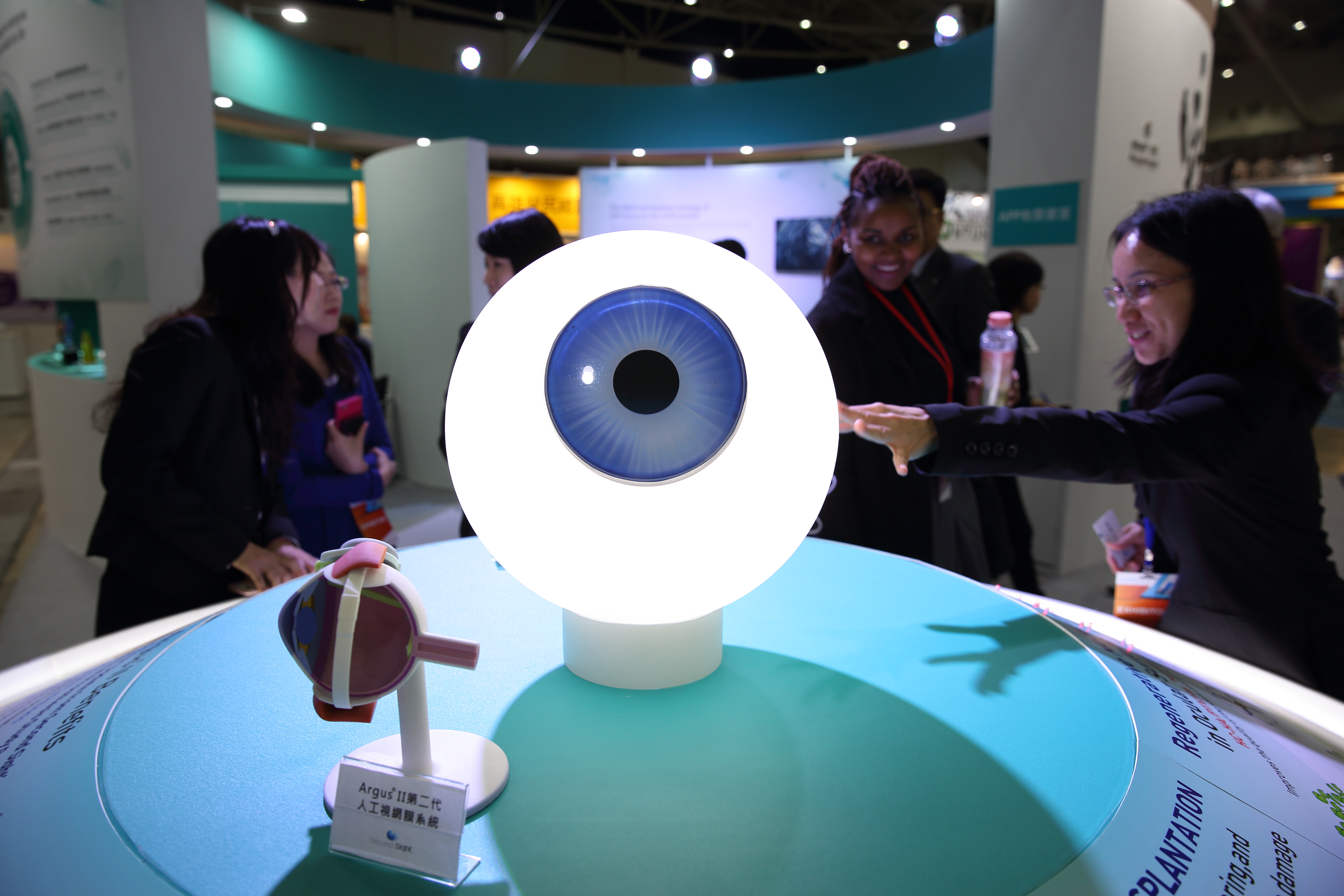 3C產品普及，現代人眼疾問題多，相關醫材、診所獲利大爆發，眼球概念股深具潛力。