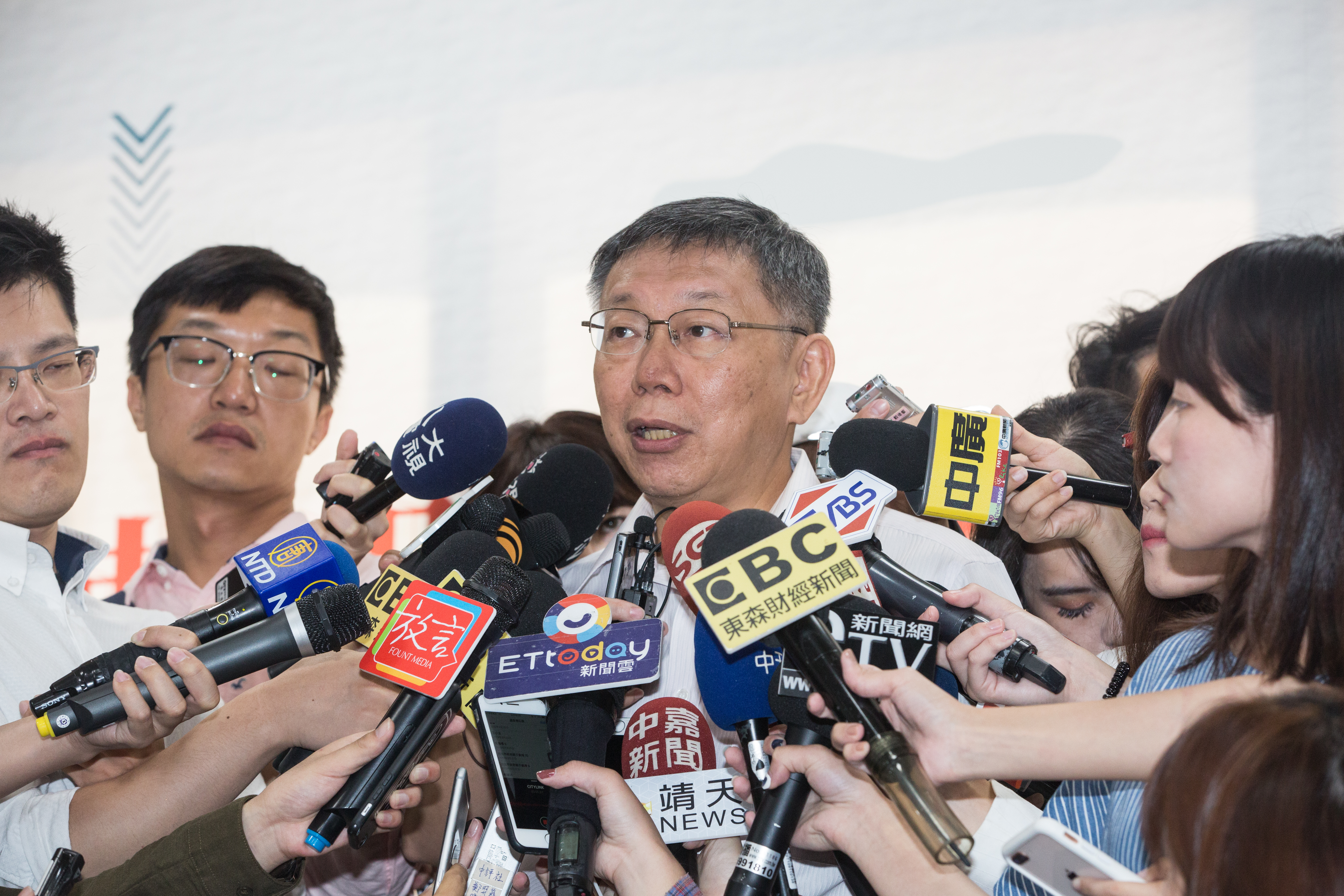 柯文哲嗆搞台獨兒孫都躲國外，都是「騙子」。