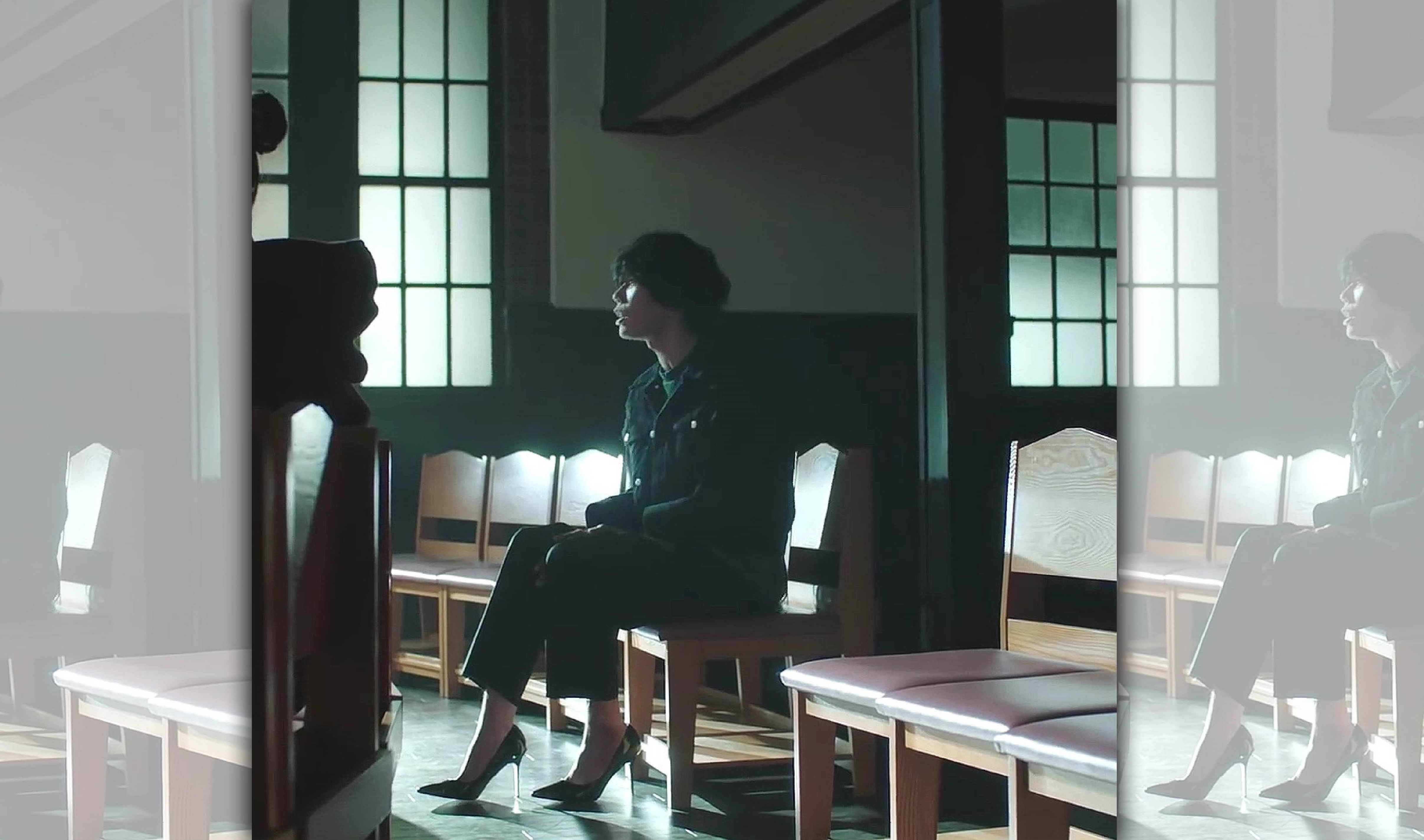 米津玄師為日劇《法醫女王》量身打造主題曲〈Lemon〉,並在MV中穿上高跟鞋。(翻攝自本雅虎)