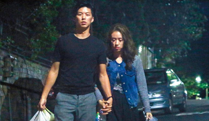2016年,吳姍儒和CEO男友就由本刊捕捉到採買後,十指緊扣回家的畫面。