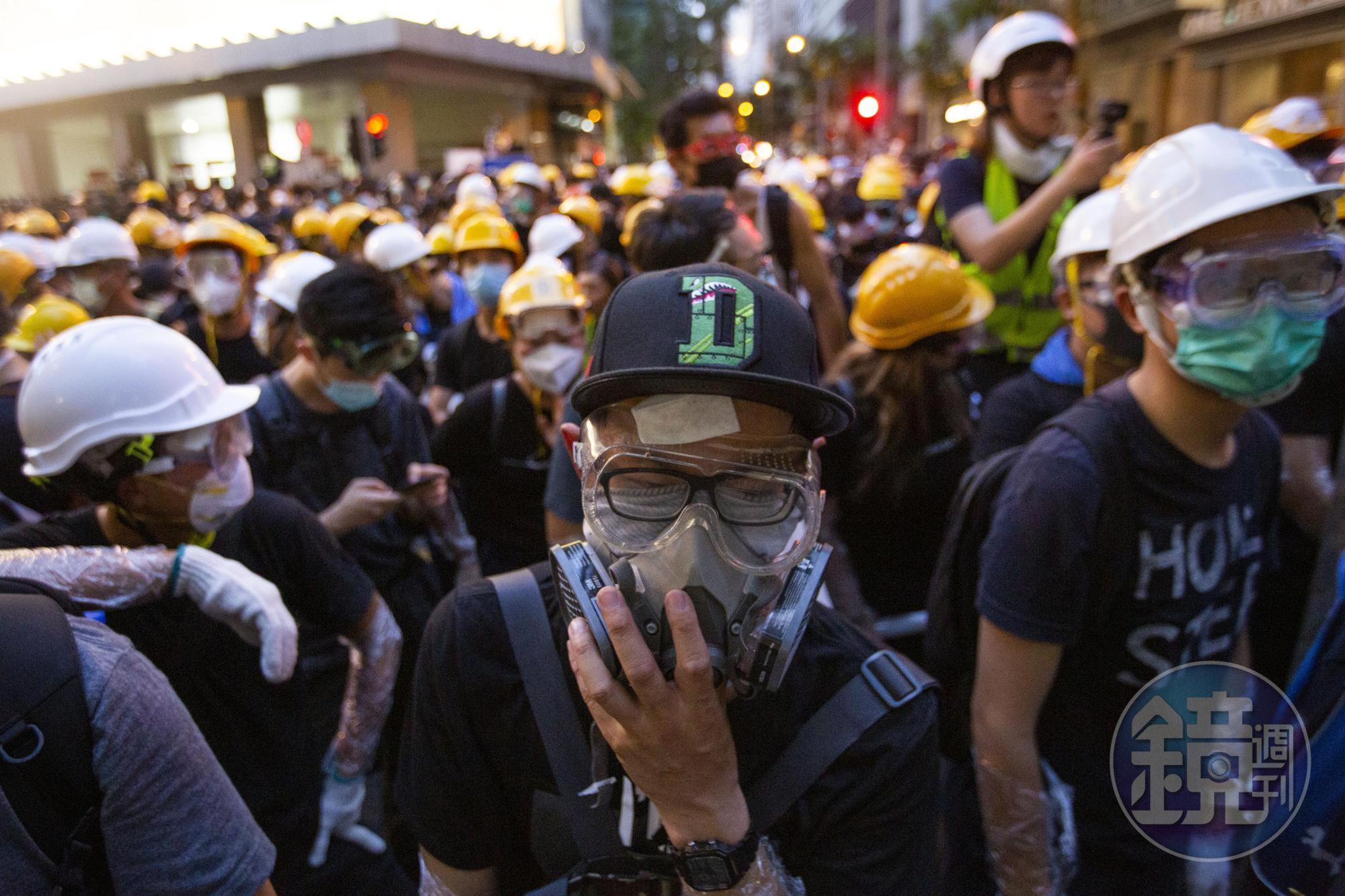 香港高等法院前日判決港府《禁蒙面法》違憲，中共立即表示只有中國人大工委能決定香港基本法，香港大律師公會昨反駁「錯誤」。（本刊資料照）