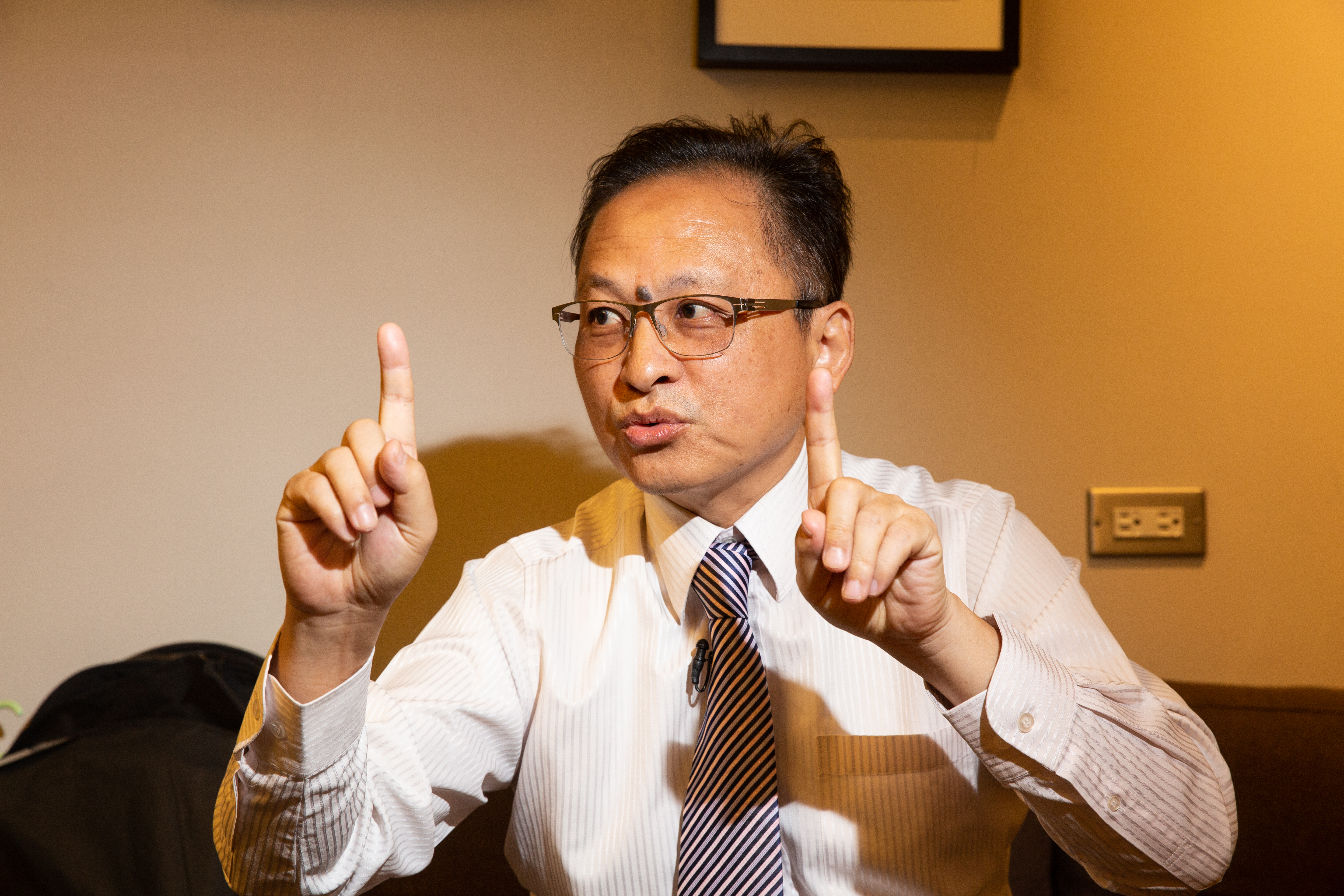 面對飆股股價下跌帥老師一點也不擔心，他認為可藉此觀察拉回深度，判斷個股還夠不夠強勢。