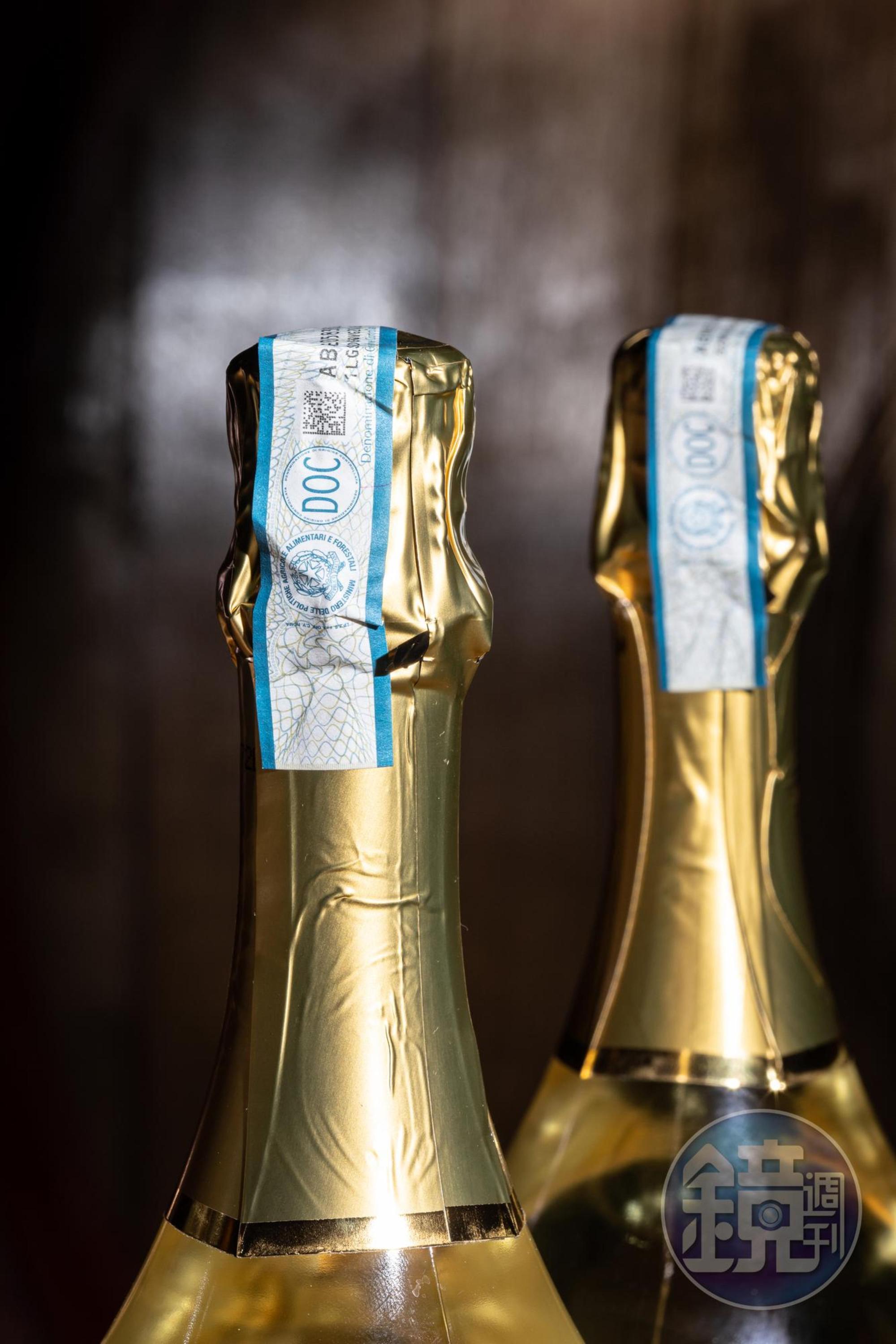 買Prosecco DOC得認明瓶口的藍標，還可掃QR碼上網辨真偽。