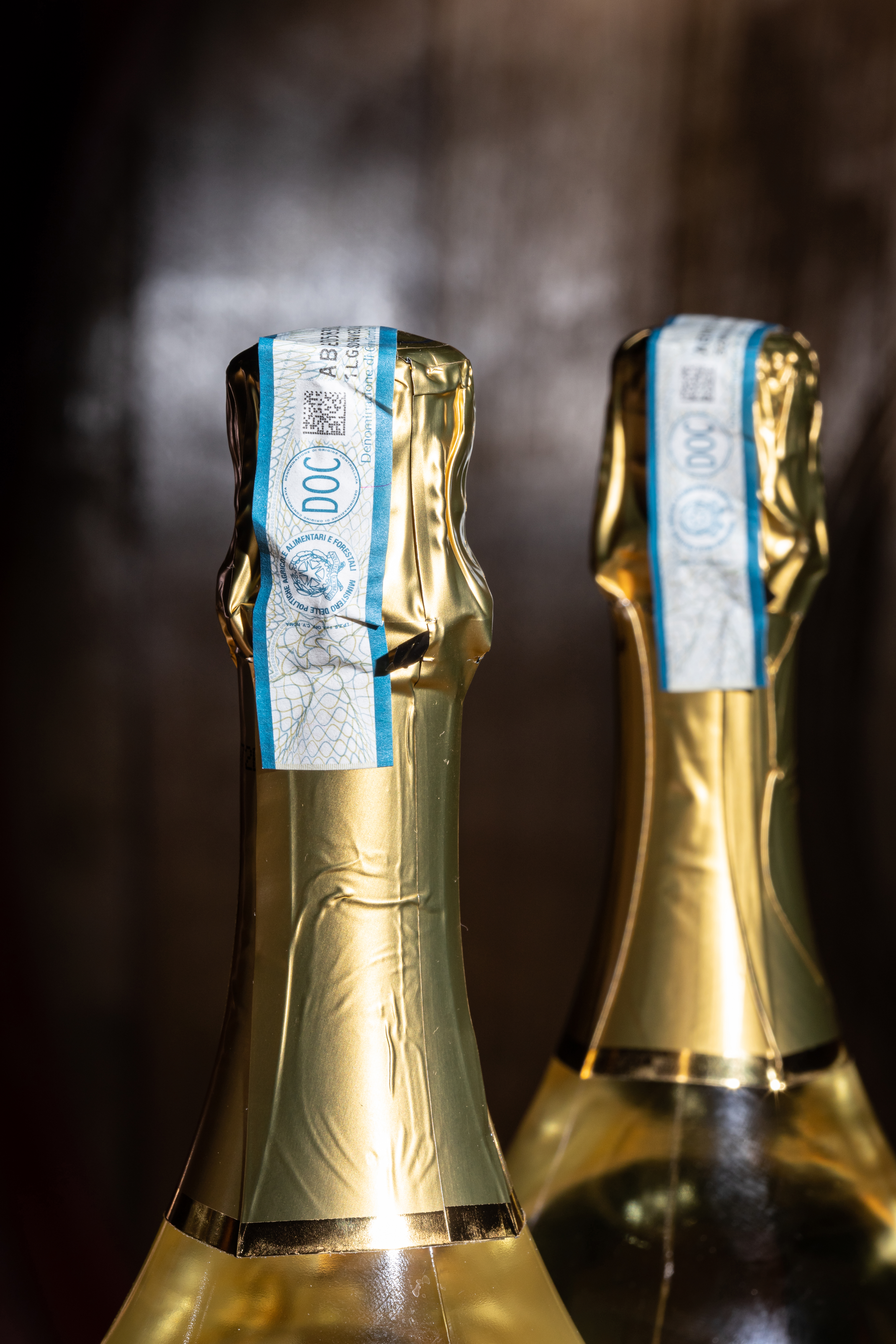 買Prosecco DOC得認明瓶口的藍標，還可掃QR碼上網辨真偽。