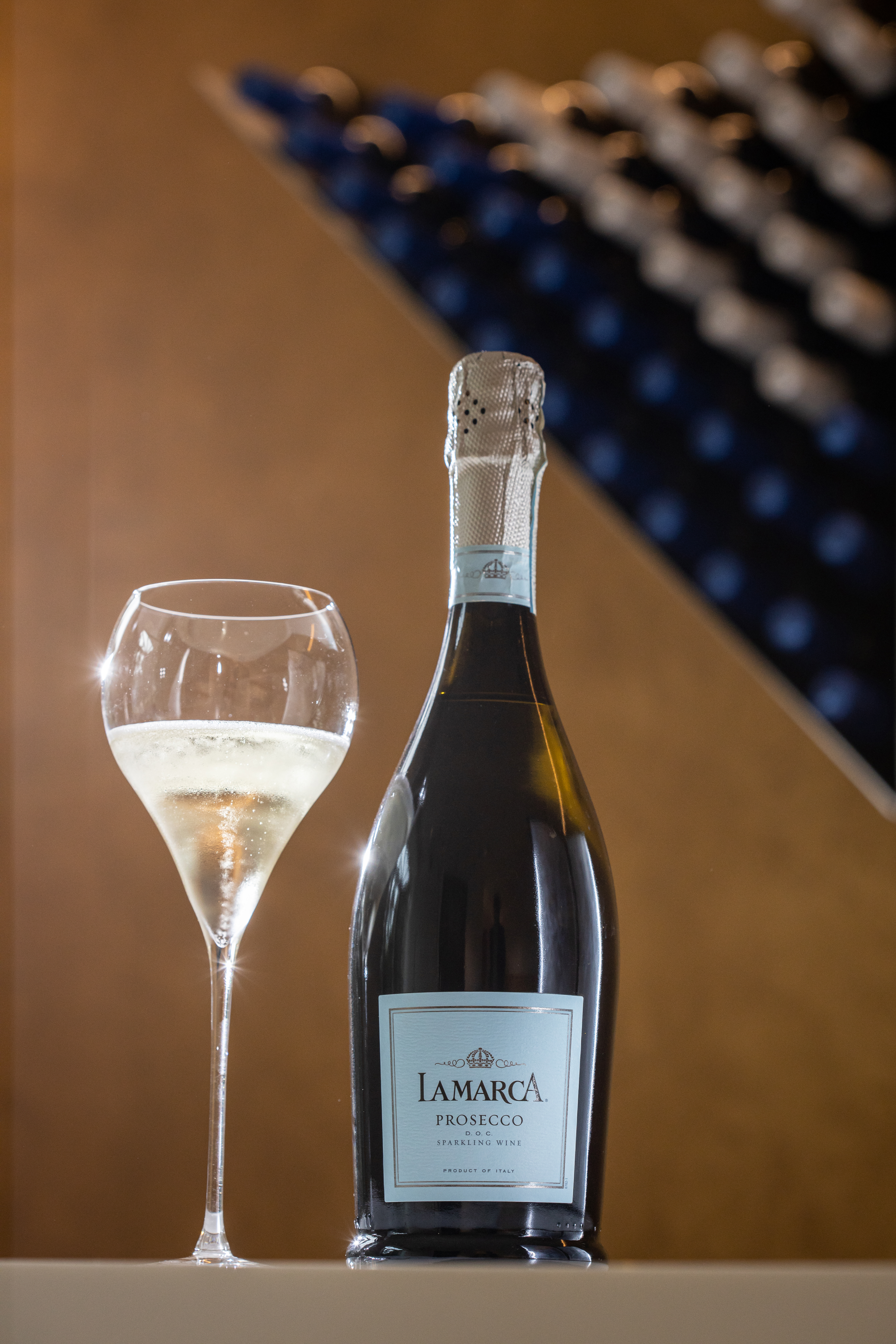 「LA MARCA Prosecco DOC」清新香氣令人聯想到葡萄柚、青蘋果，尾韻有漂亮的礦味。