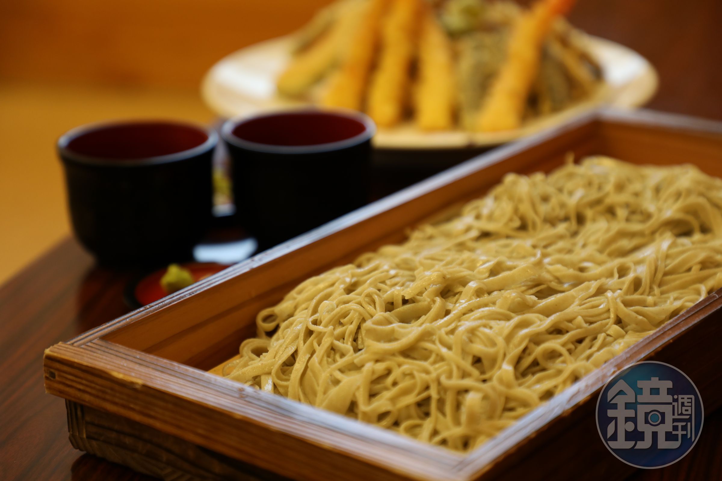 新潟十日町這一帶特產的片木蕎麥麵，特色是加入布海苔，曾經進貢給日本皇室，麵店老闆還被邀請到東京去見天皇。