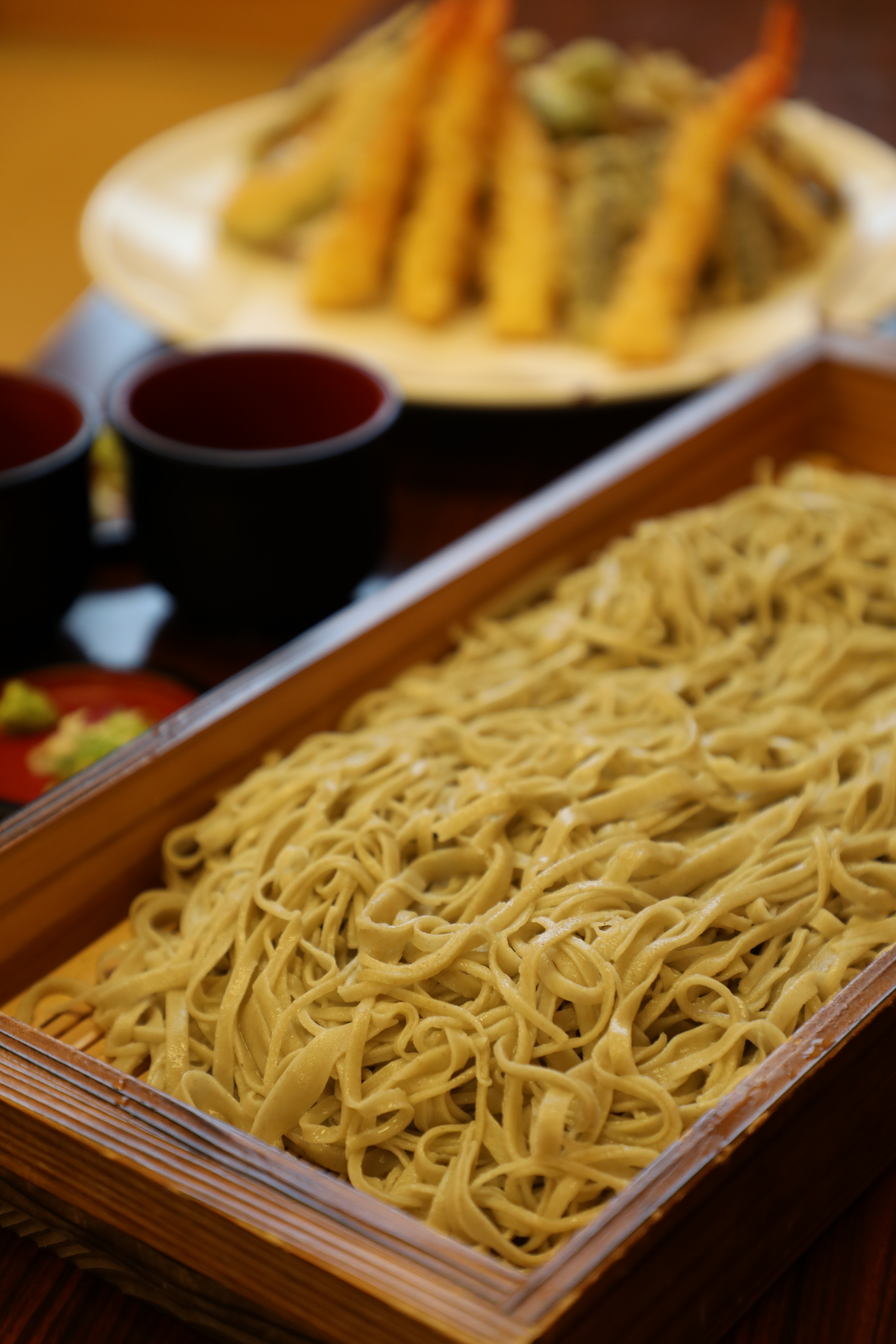 吃自己做的蕎麥麵，成就感與美味兼具。（3,000日圓／人，約NT$836，含手作體驗、品嘗蕎麥麵與天婦羅）