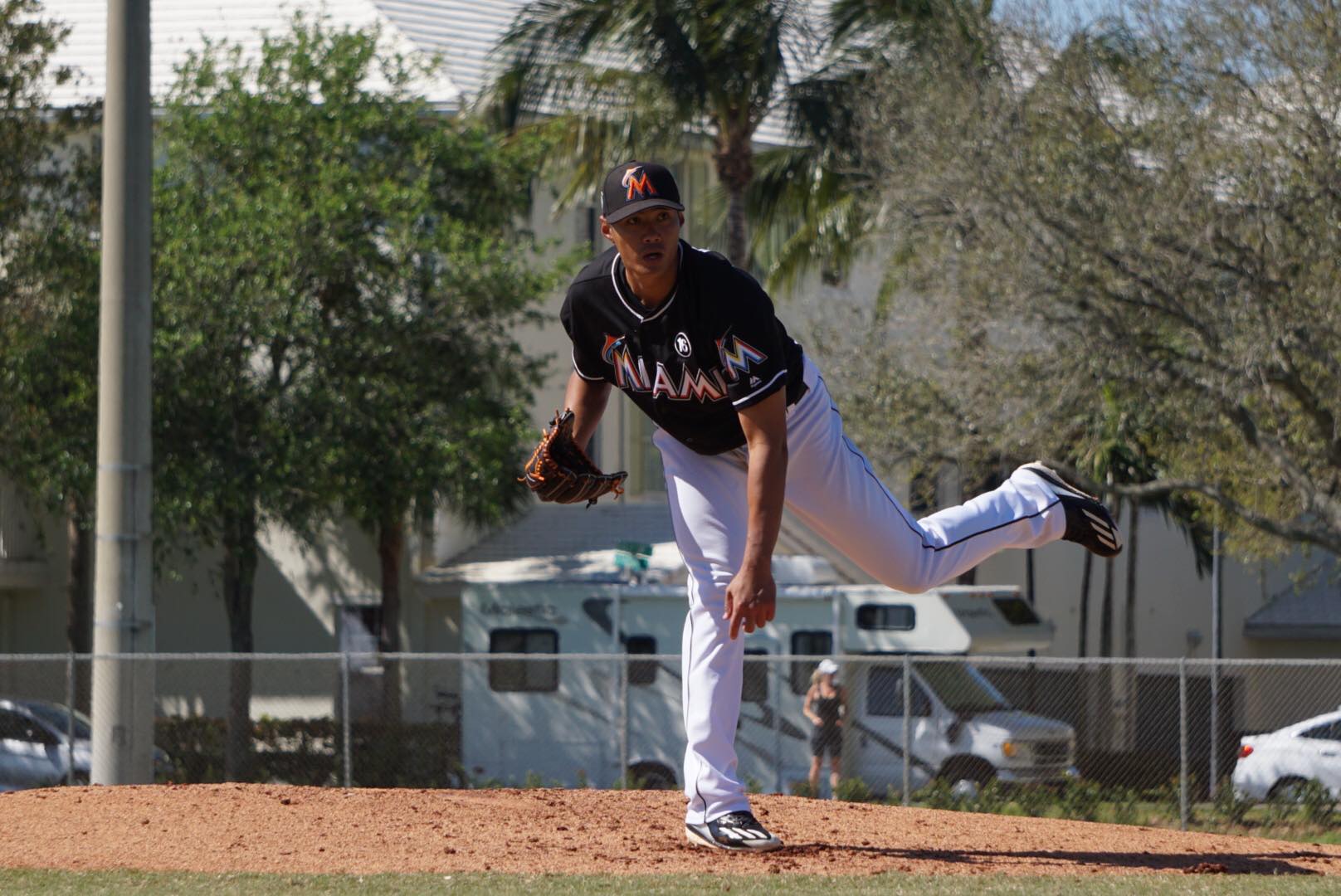 台灣旅美投手陳偉殷遭馬林魚DFA，球隊仍需支付其明年高達2,200萬美元（約新台幣6.7億元）薪水。（翻攝自陳偉殷臉書粉專）