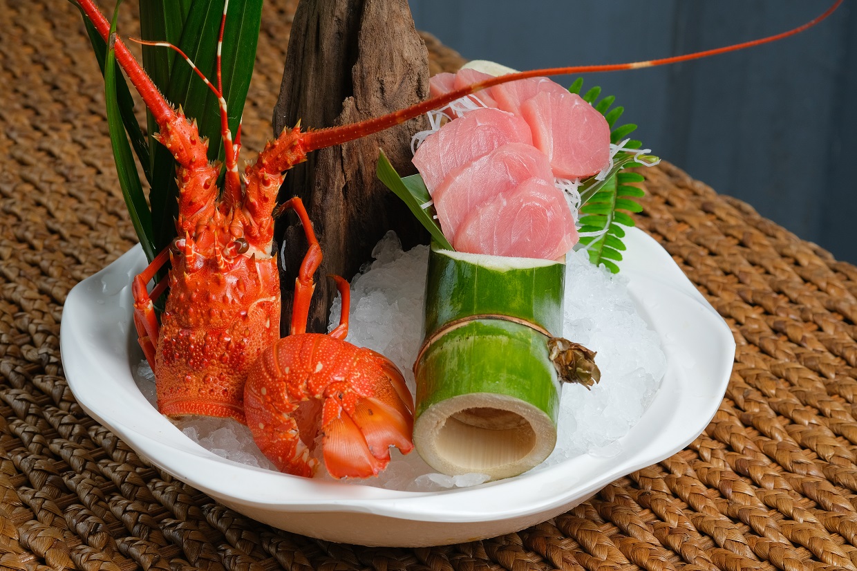 「山海宴旬料理」餐廳主打新鮮海味料理,生魚片也很新鮮。