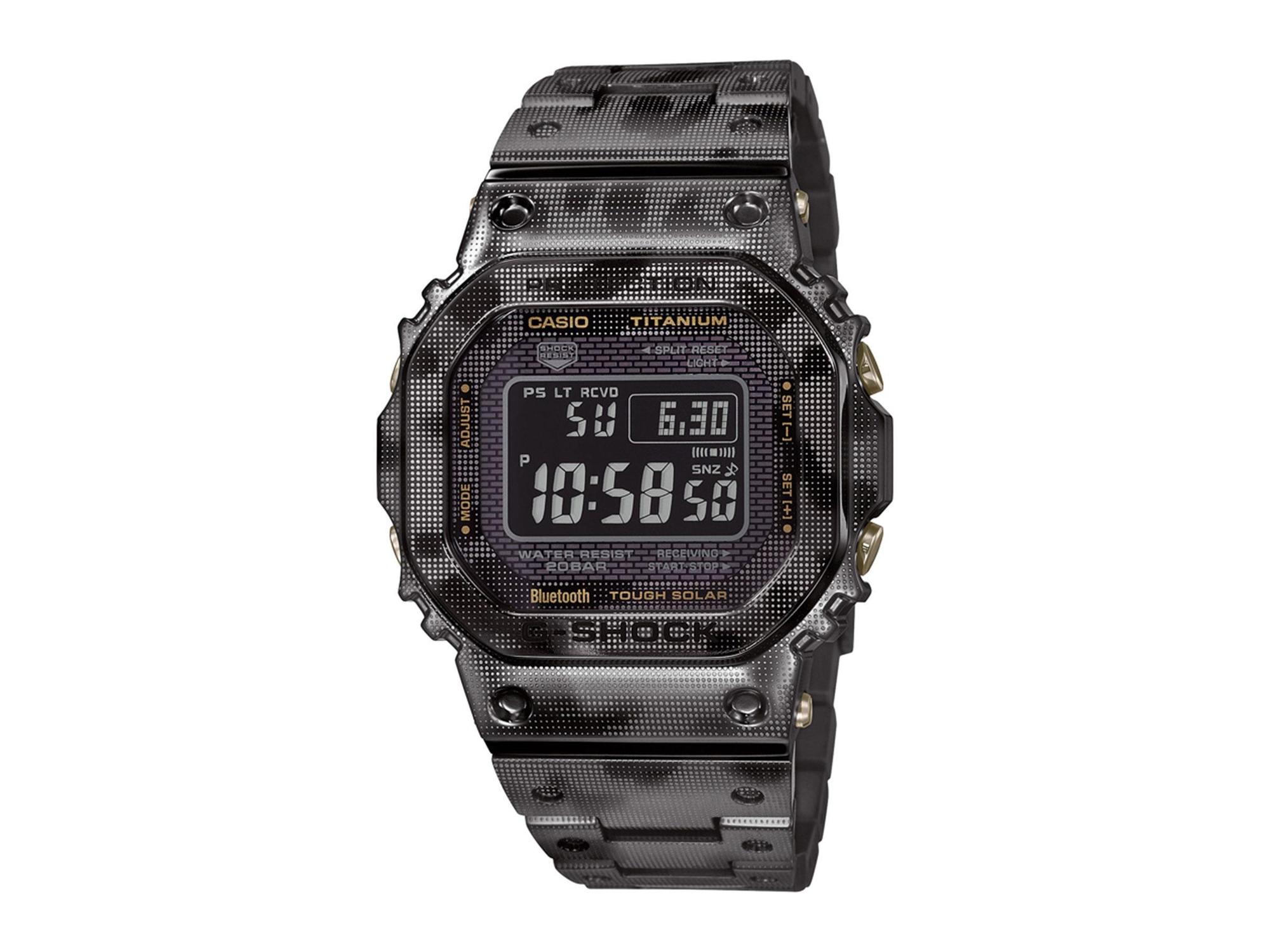 GMW-B5000TCM同樣以DLC鈦金屬材質製成，再運用雷射技術將三種大小的點陣圖拼接成深淺變化的迷彩圖樣。定價NT$48,000。
