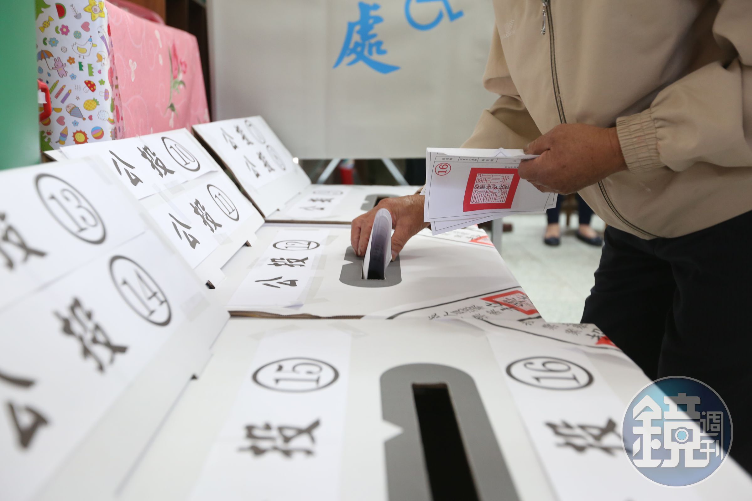 中選會今（21日）指出，不在籍投票的草案預計明年總統選後半年內提出。