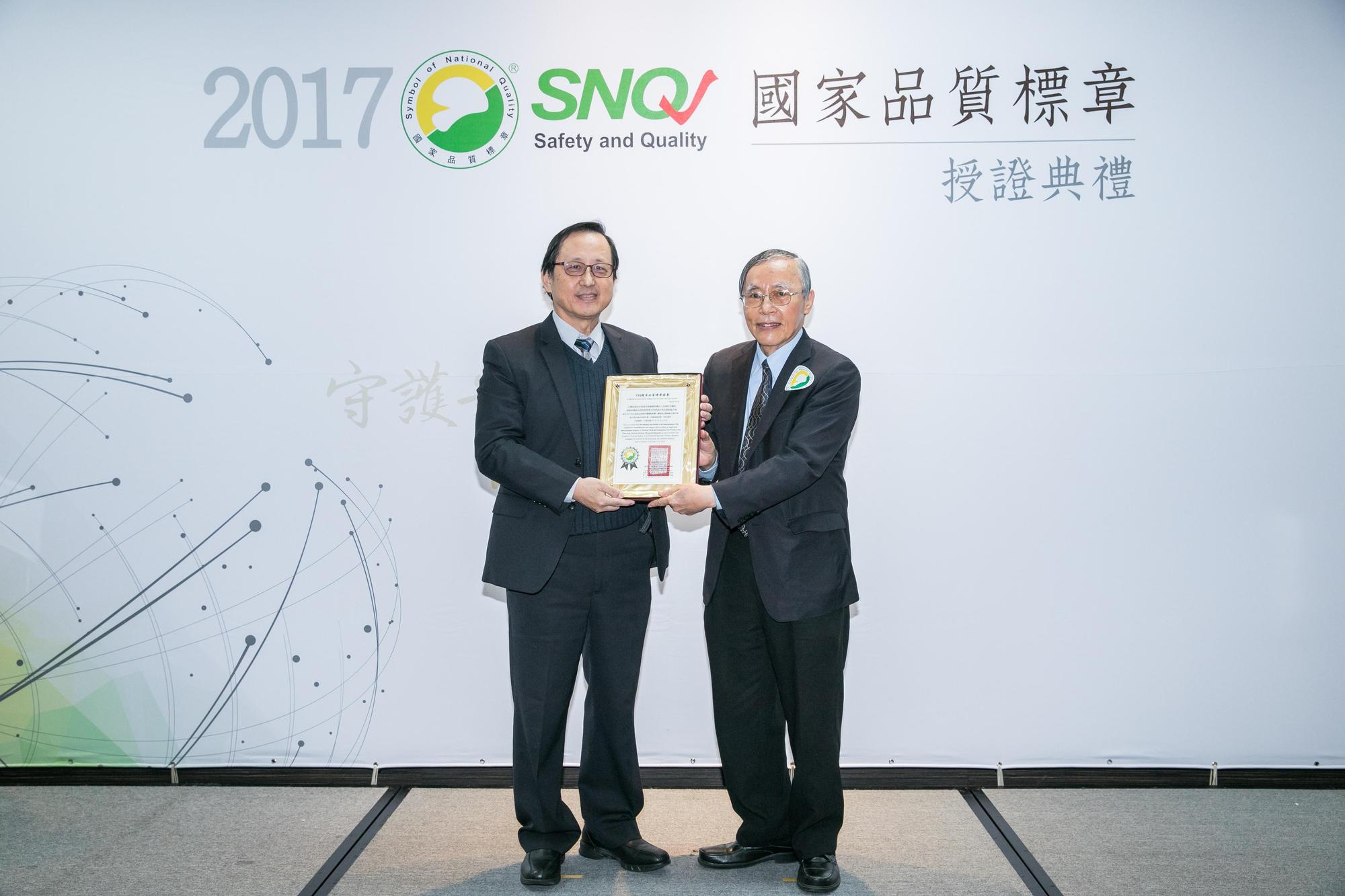 李宏昌醫生(左)強調減重應該要以BMI值為準。(圖片取自馬偕紀念醫院全球資訊網)