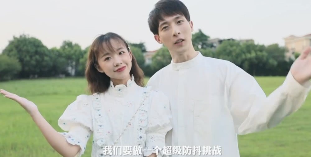 阿沁宣布與淫亂男友阿沁分手，而且偷吃的對象其中一人還是自己閨密「半藏森林」。（翻攝阿沁微博）