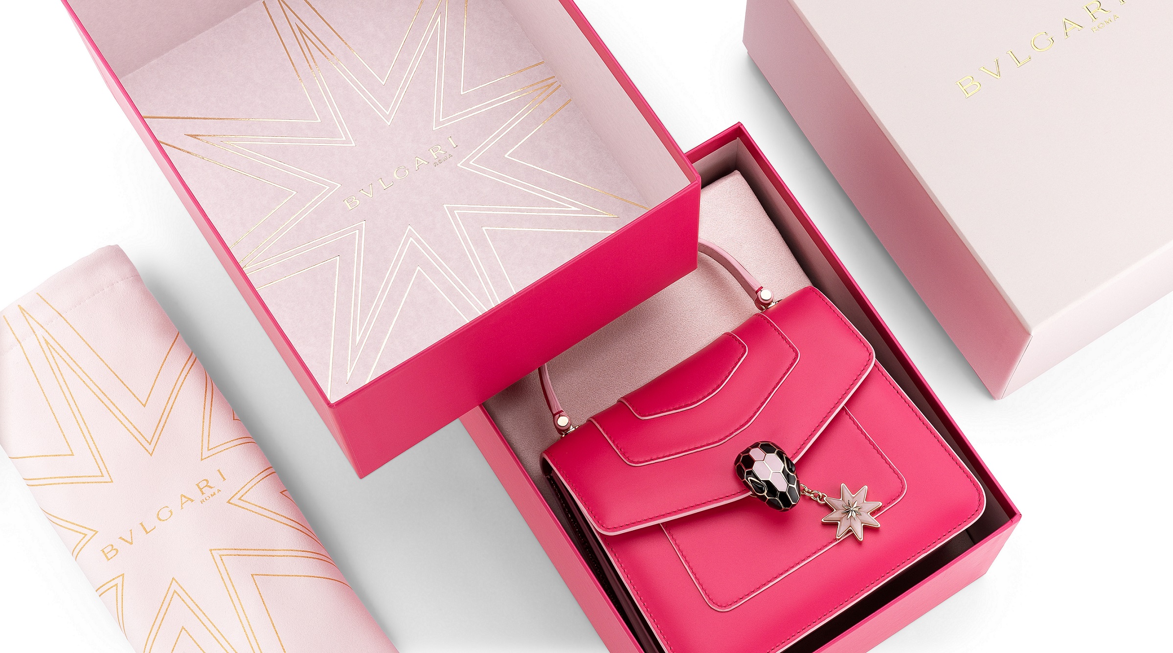 BVLGARI Serpenti Forever霓虹紫水晶色小牛皮肩背包。NT$98,200（寶格麗提供）