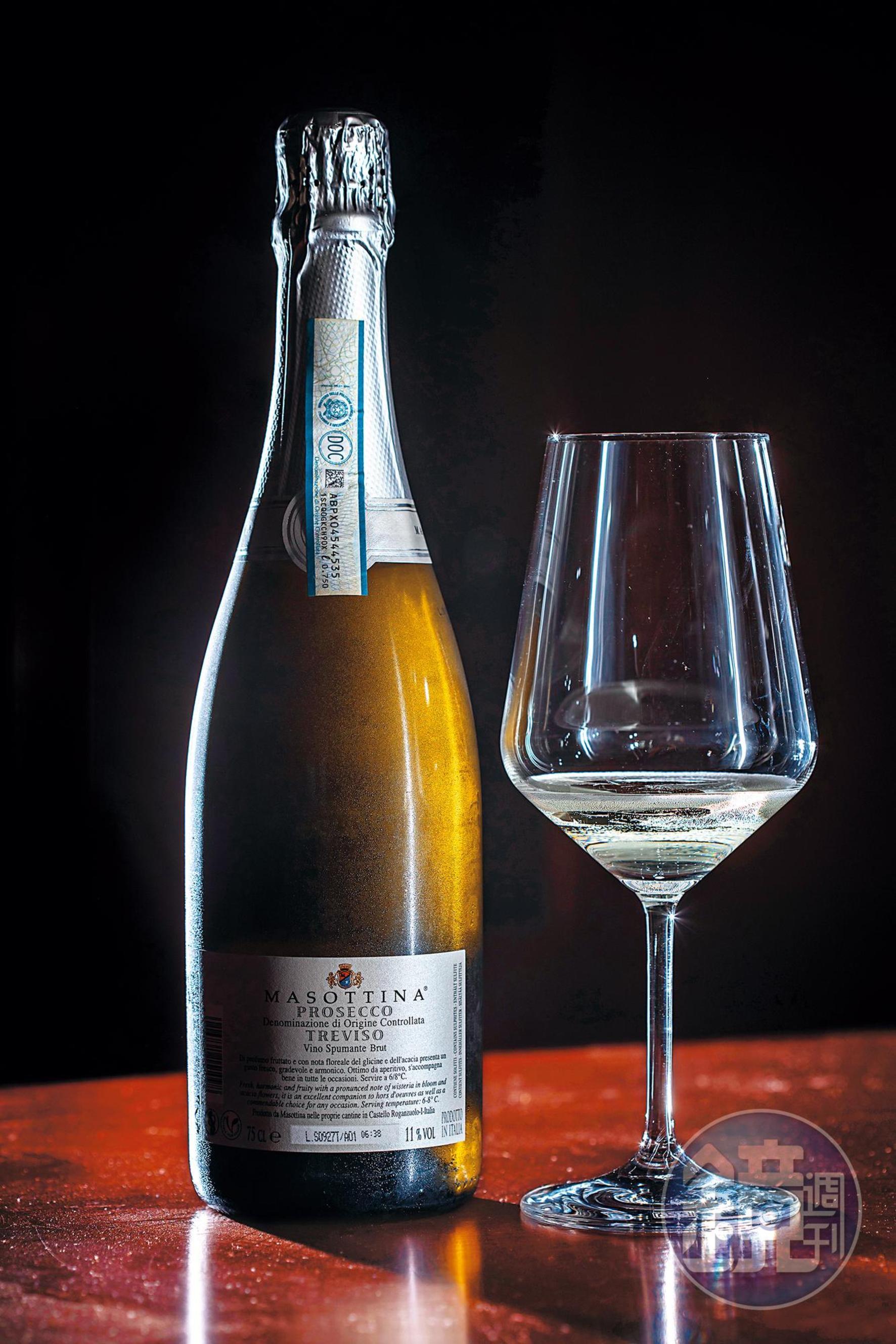 「Prosecco Brut」輕巧而優雅，並帶有新鮮柑橘和花香持久的精緻感。