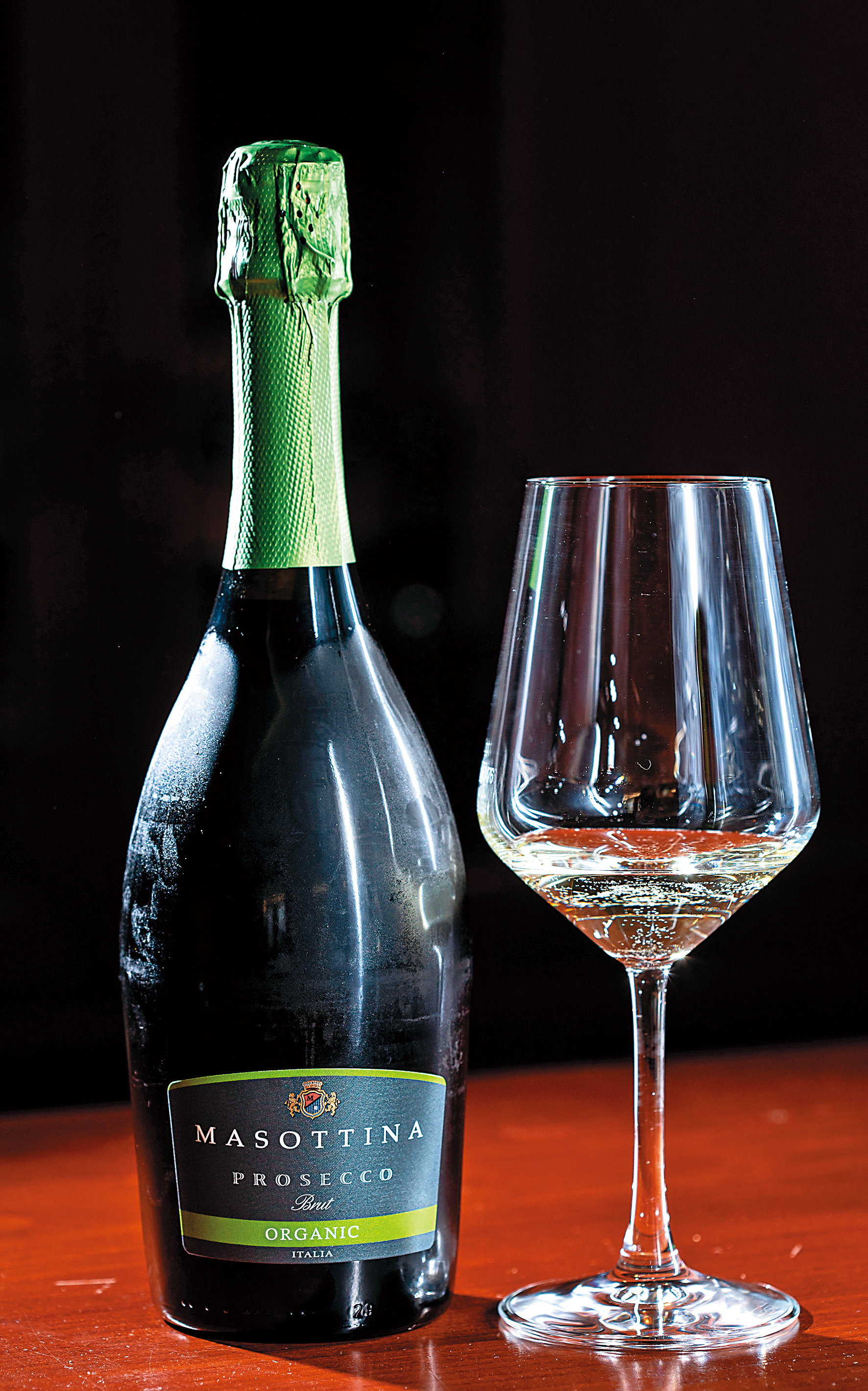 「Prosecco Brut Biologico」選用來自有機認證葡萄園的果實，展現優雅的果香和白花香氣。