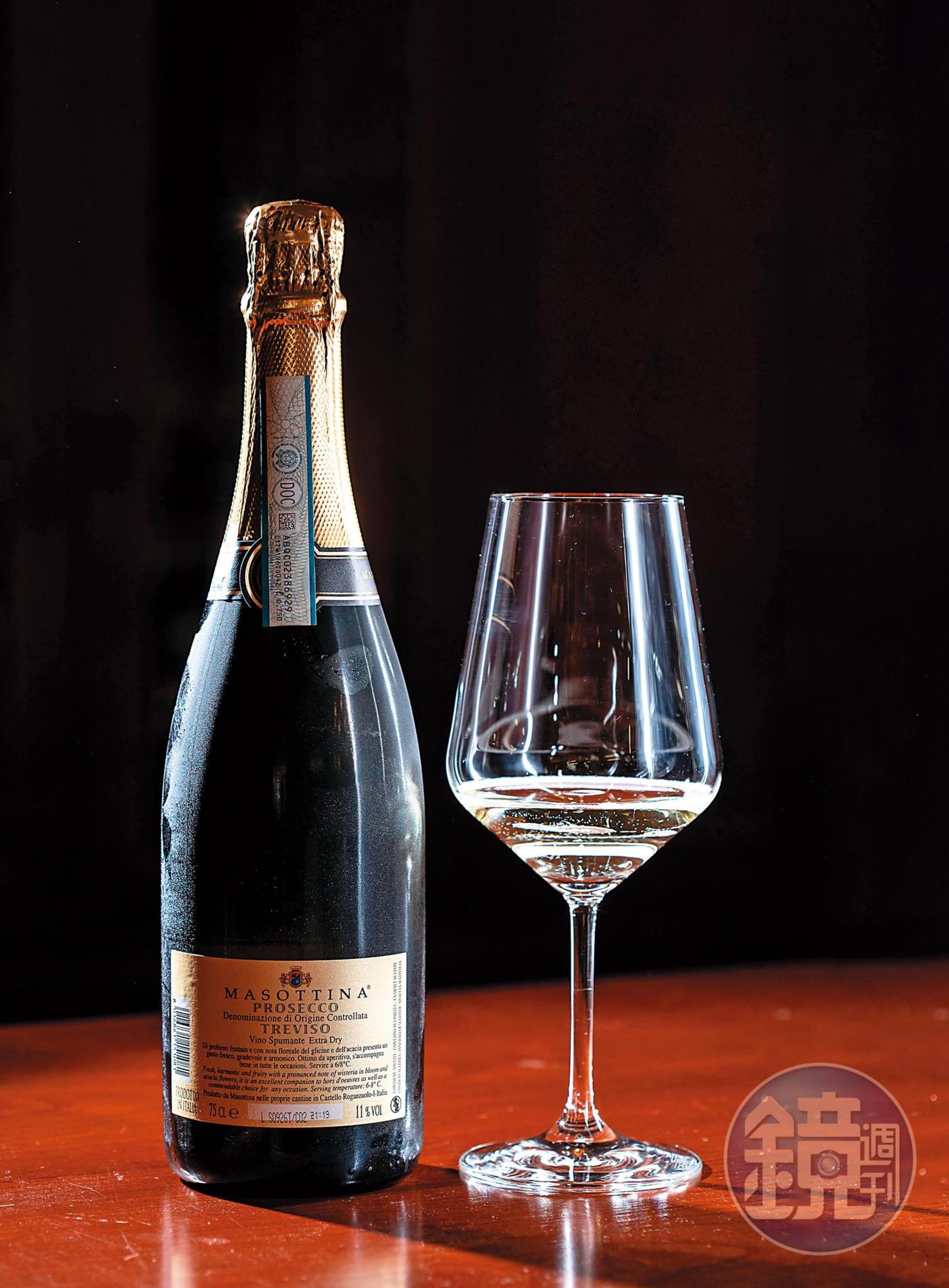 Treviso省特有的黏土地形，讓「Prosecco Extra Dry」具有明顯的芬芳和明亮的酸度。
