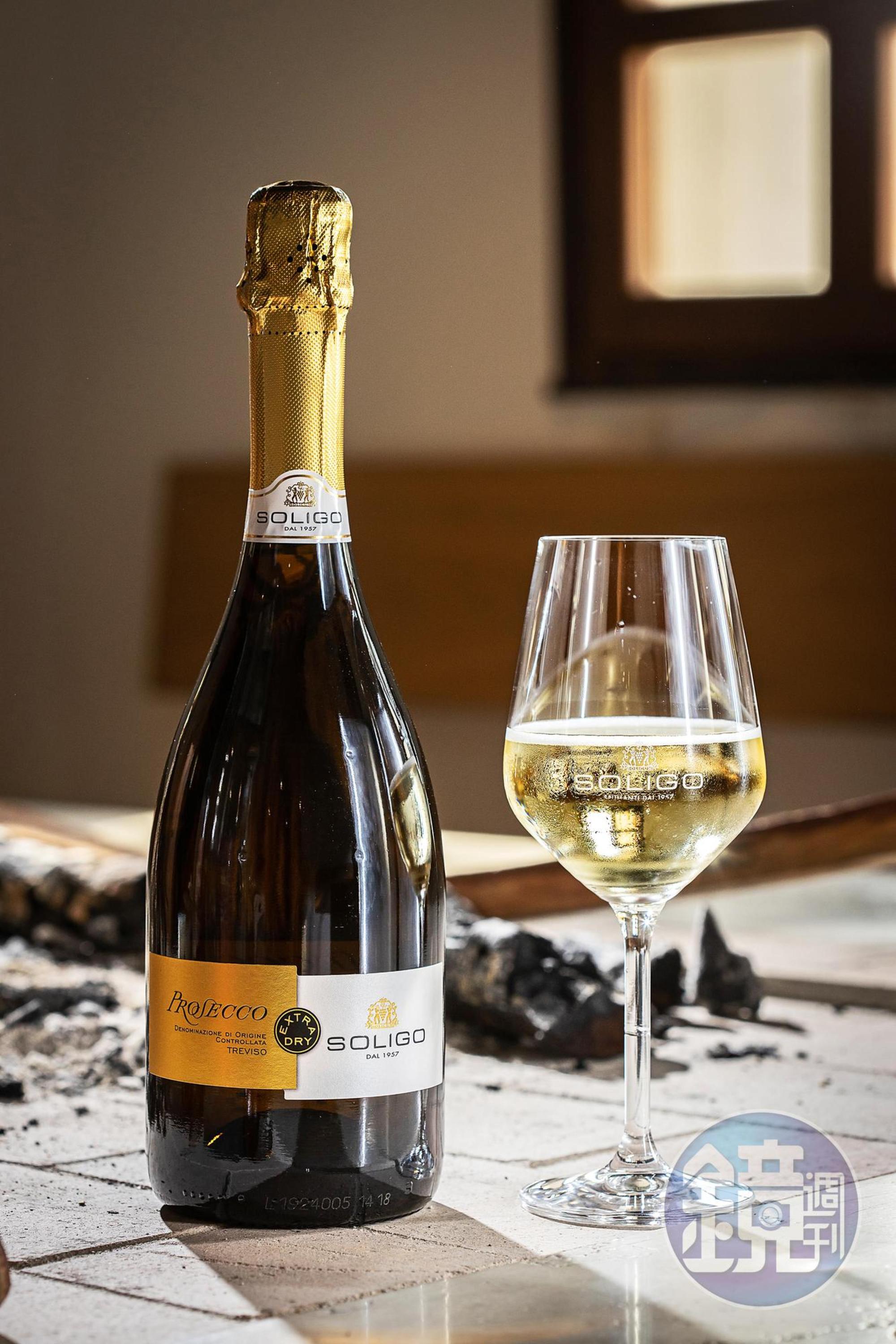 「Prosecco DOC Treviso Extra Dry」在果香中暗藏薰衣草、羊齒等草本的尾韻。