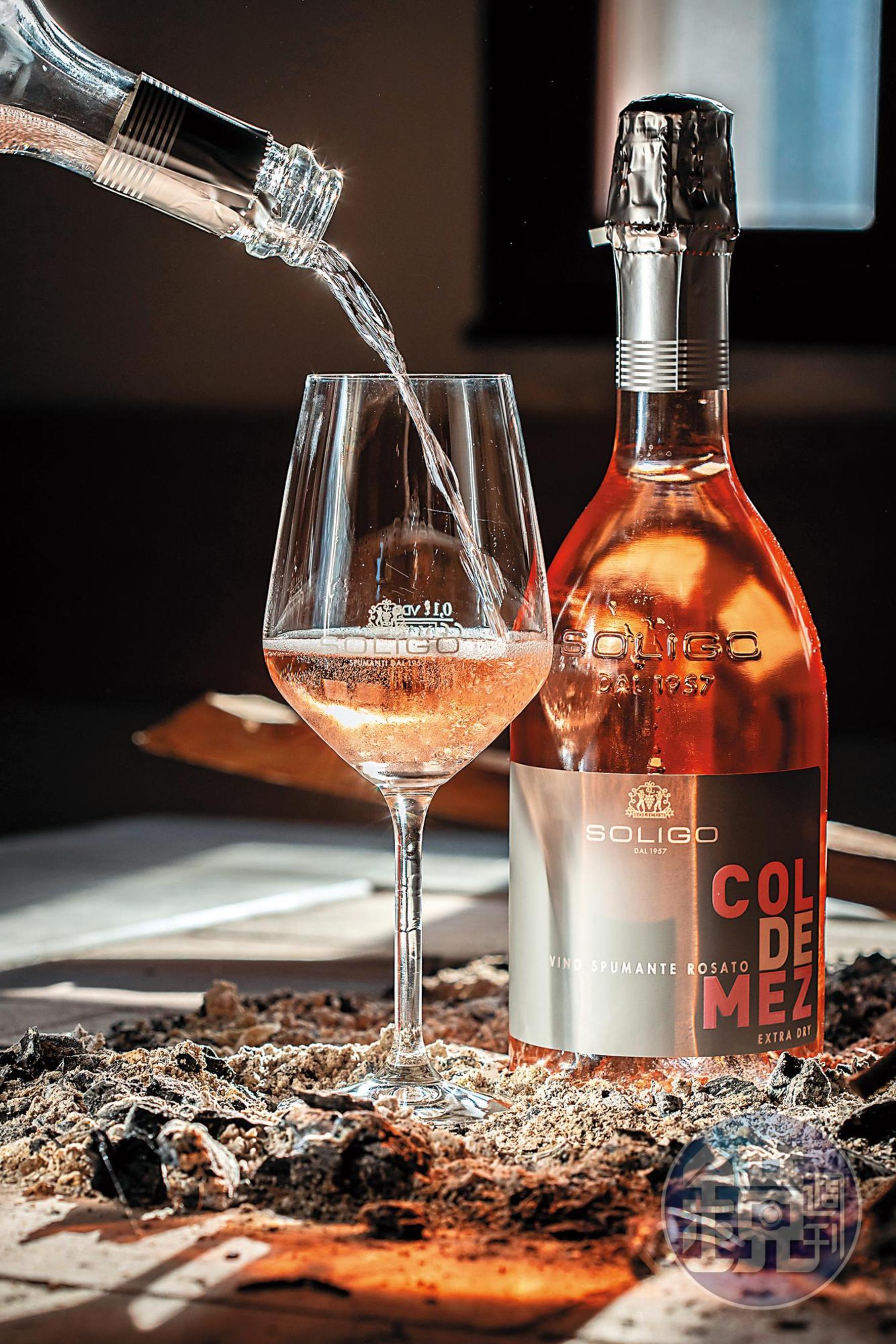 「Col de Mez Rosé」花香間雜野草莓般甜香，雖然尚無法被稱為Prosecco，卻同樣有悠揚的喉韻與綿密氣泡。