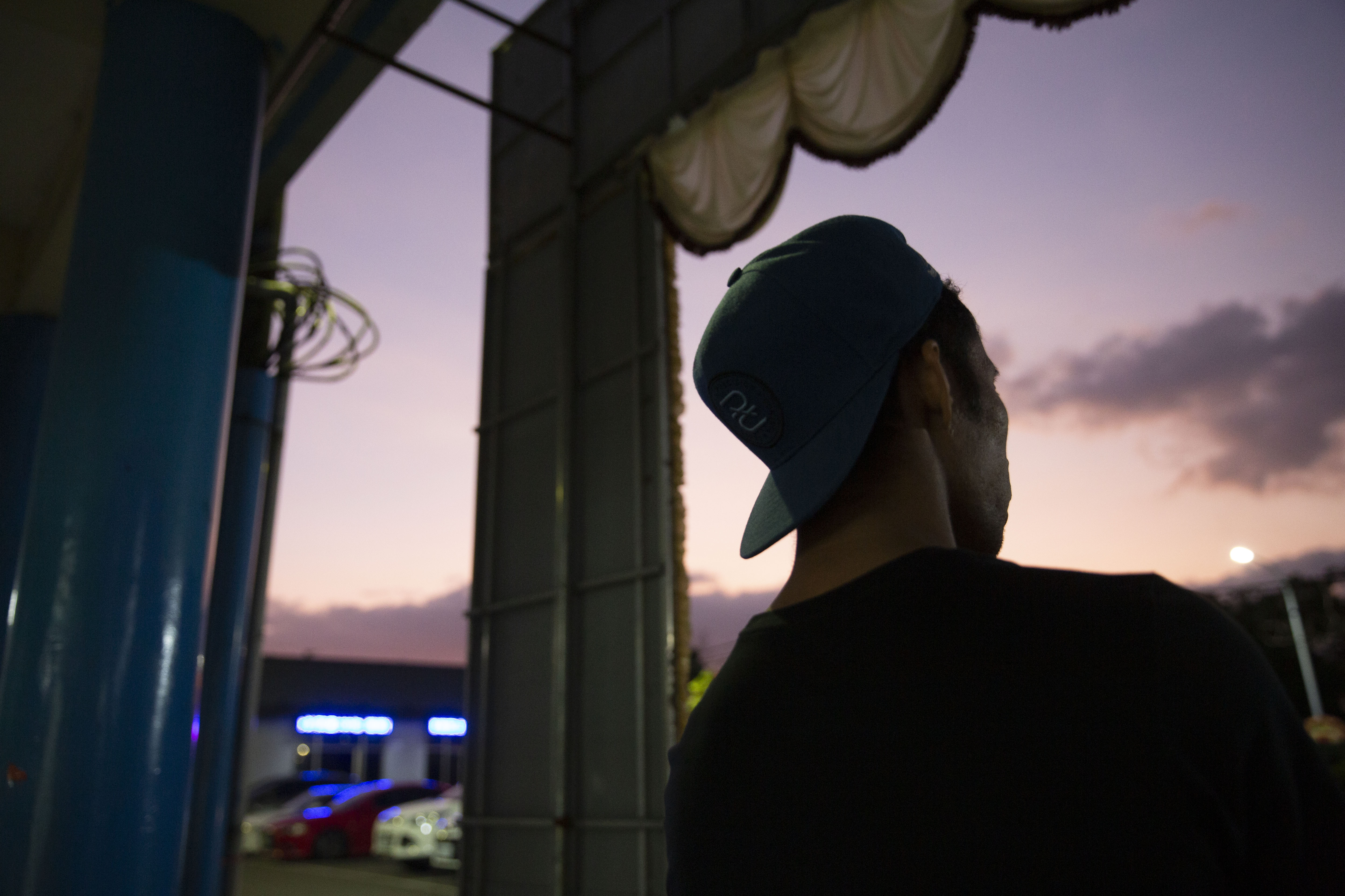 男友阿傑來到殯儀館見女友遺體最後一眼。