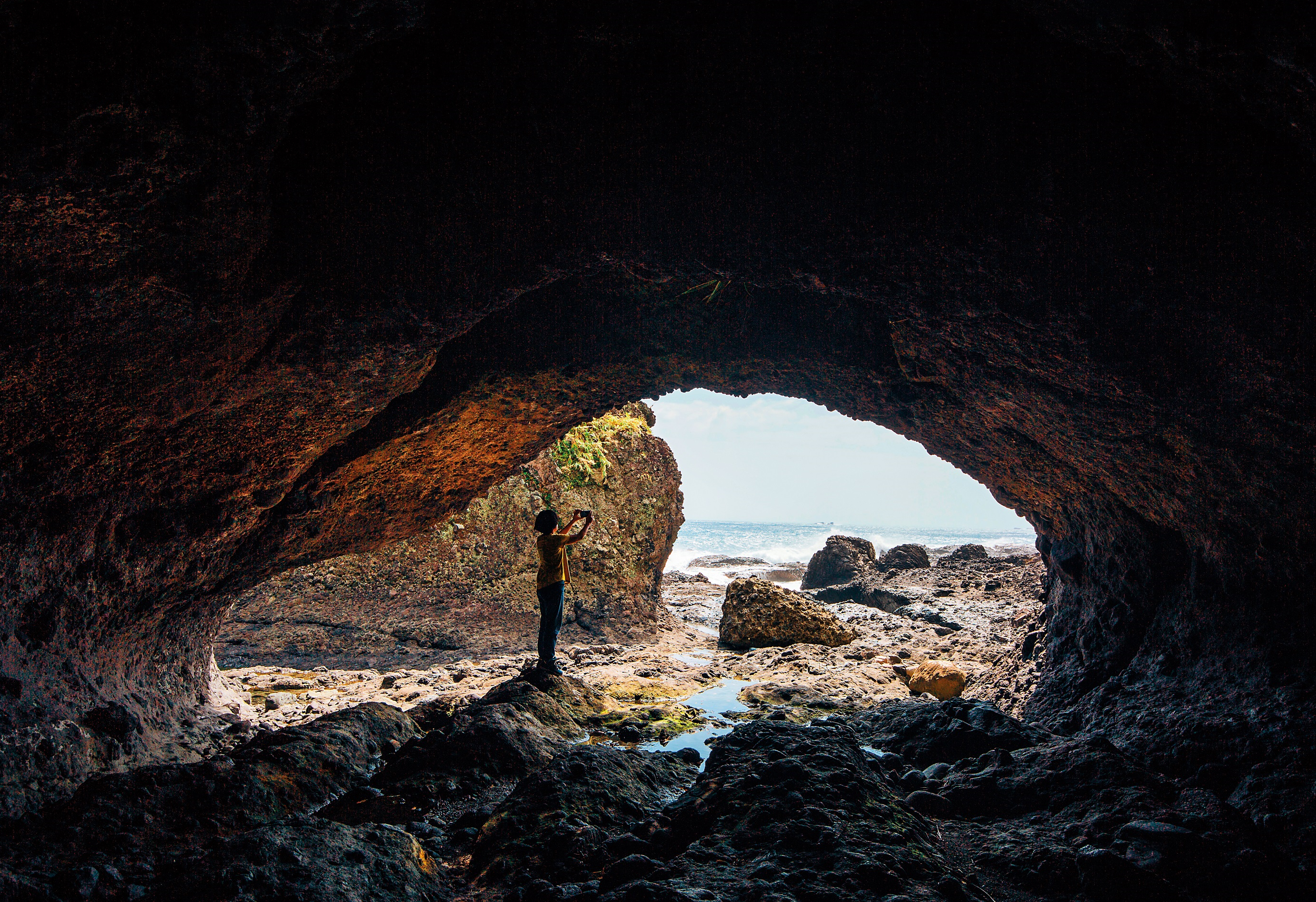 石門休憩區裡因外形酷似某汽車外型而被暱稱為「March」洞。