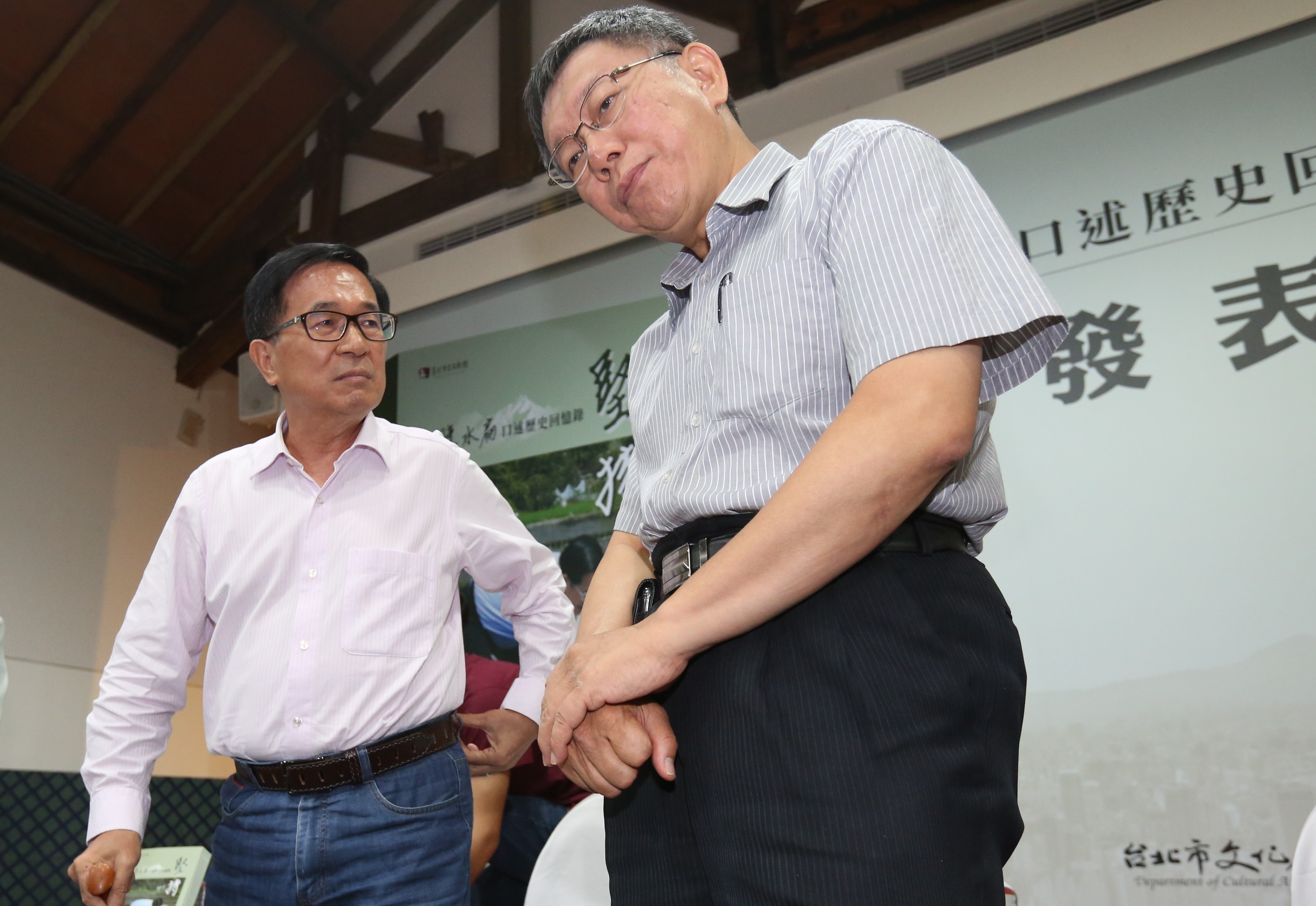 對於柯文哲（右）稱總統大選勝負已定已進入籃球賽的「垃圾時間」，前總統陳水扁（左）有不同看法。圖為資料照。