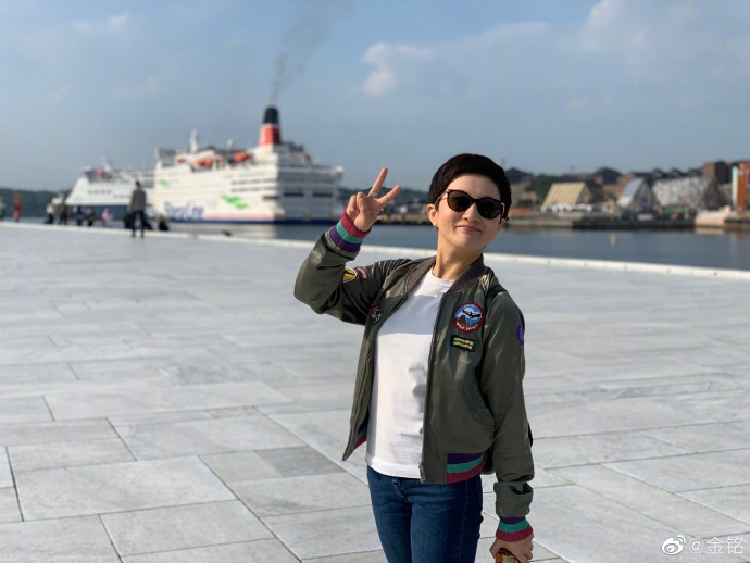 金銘在微博中PO照慶祝自己的39歲生日。(翻攝微博)