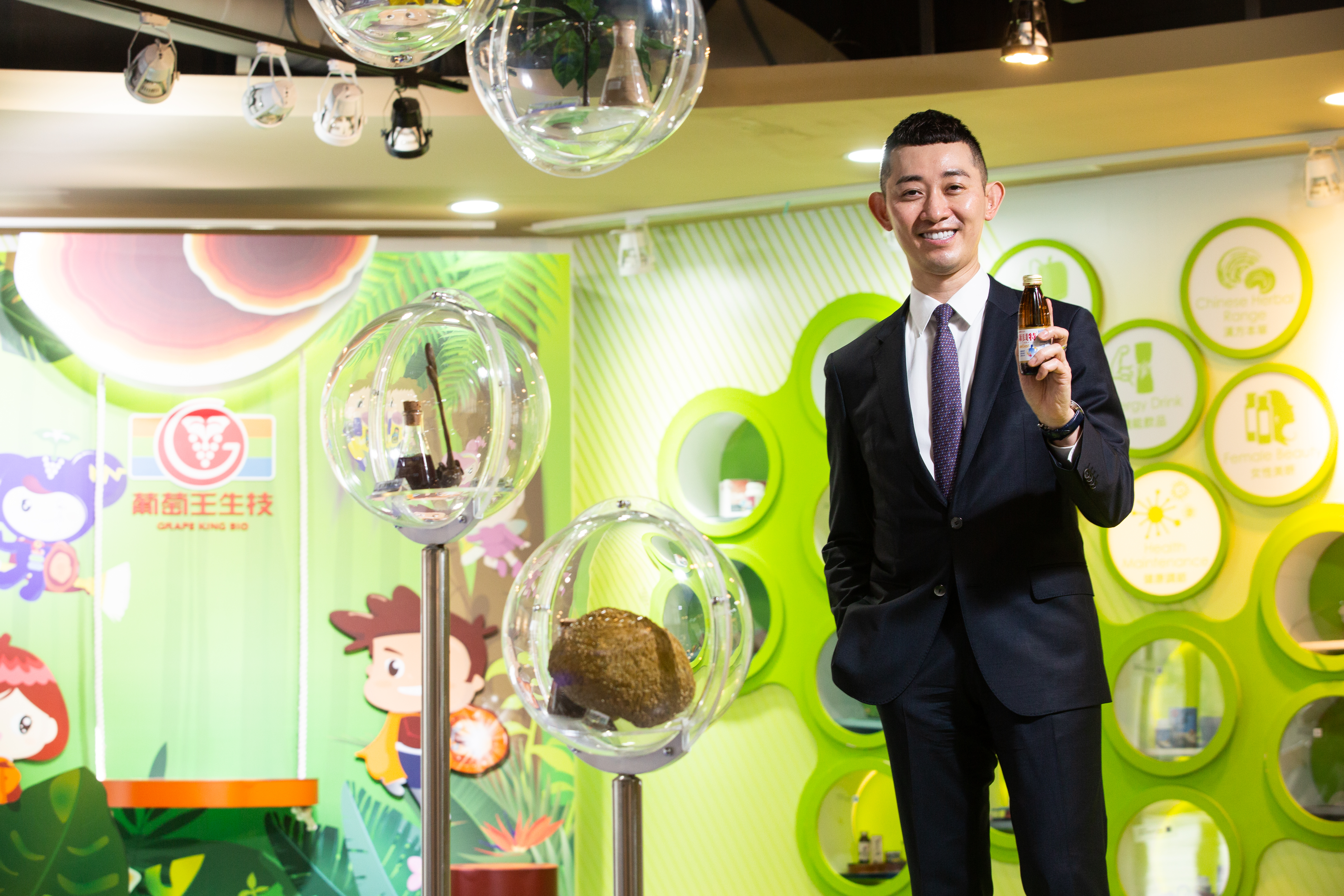 曾盛麟著手公司改革後，葡萄王營收成長3倍。