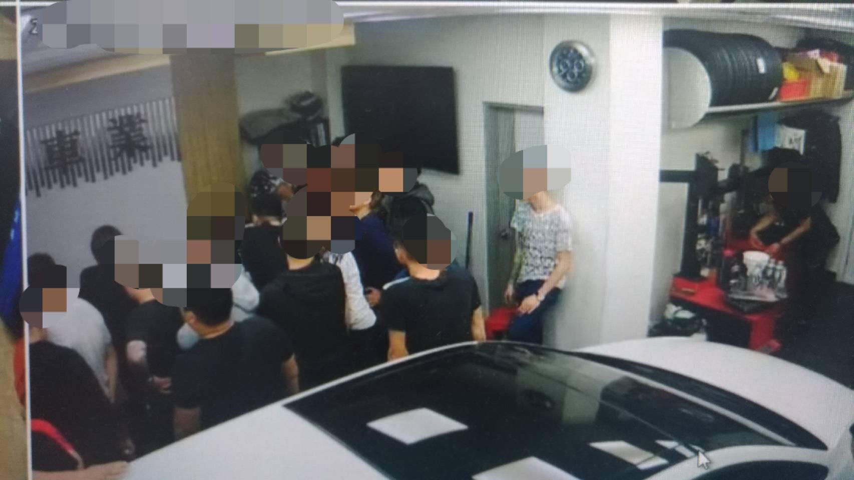 天道盟太陽會郭姓主嫌自稱「千字輩」大哥，時常率眾滋擾車行。（翻攝畫面）