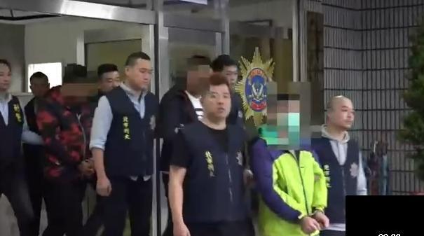 警方將郭姓嫌犯等幫派分子依法送辦。（翻攝畫面）