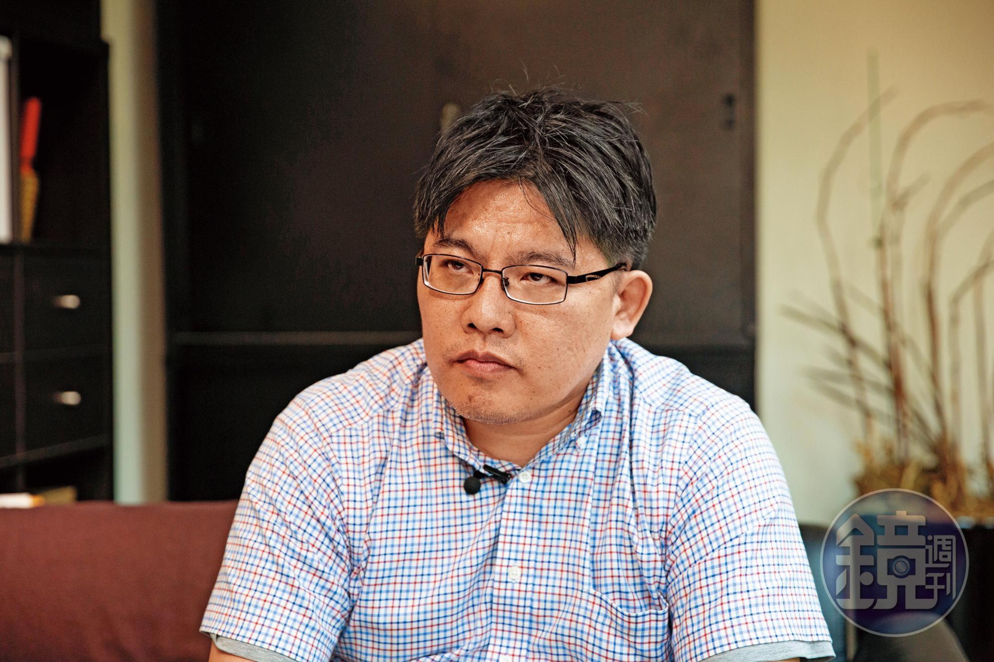 辯護律師邱顯智（圖）、希望職工中心專員許惟棟皆質疑除了防護衣，急救過程也有疏失，一罐六氟靈、敵腐靈無法應付大面積灼傷。