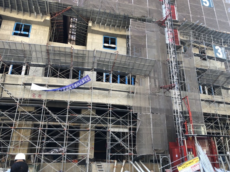 發生工安意外的工地。（翻攝畫面）