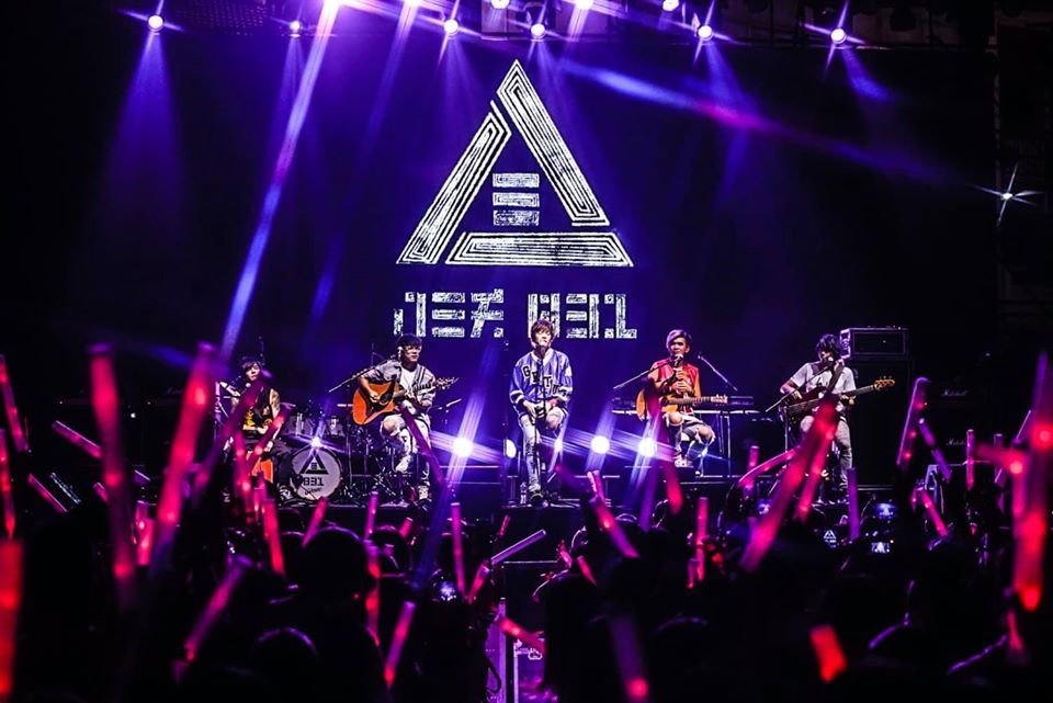 八三夭二度攻上小巨蛋，舉辦《想見你 想見你 想見你》巡演。（摘自八三夭臉書）