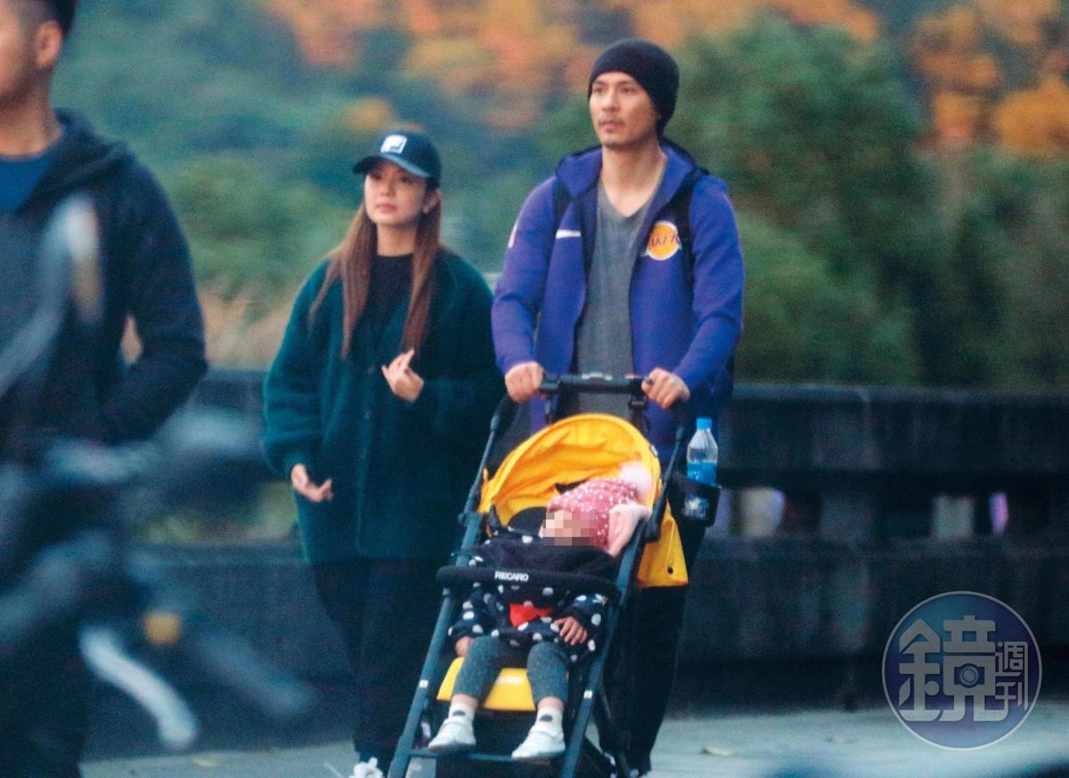 周渝民年初帶著老婆、小孩一家三口逛動物園，心情愉悅。（本刊資料照）