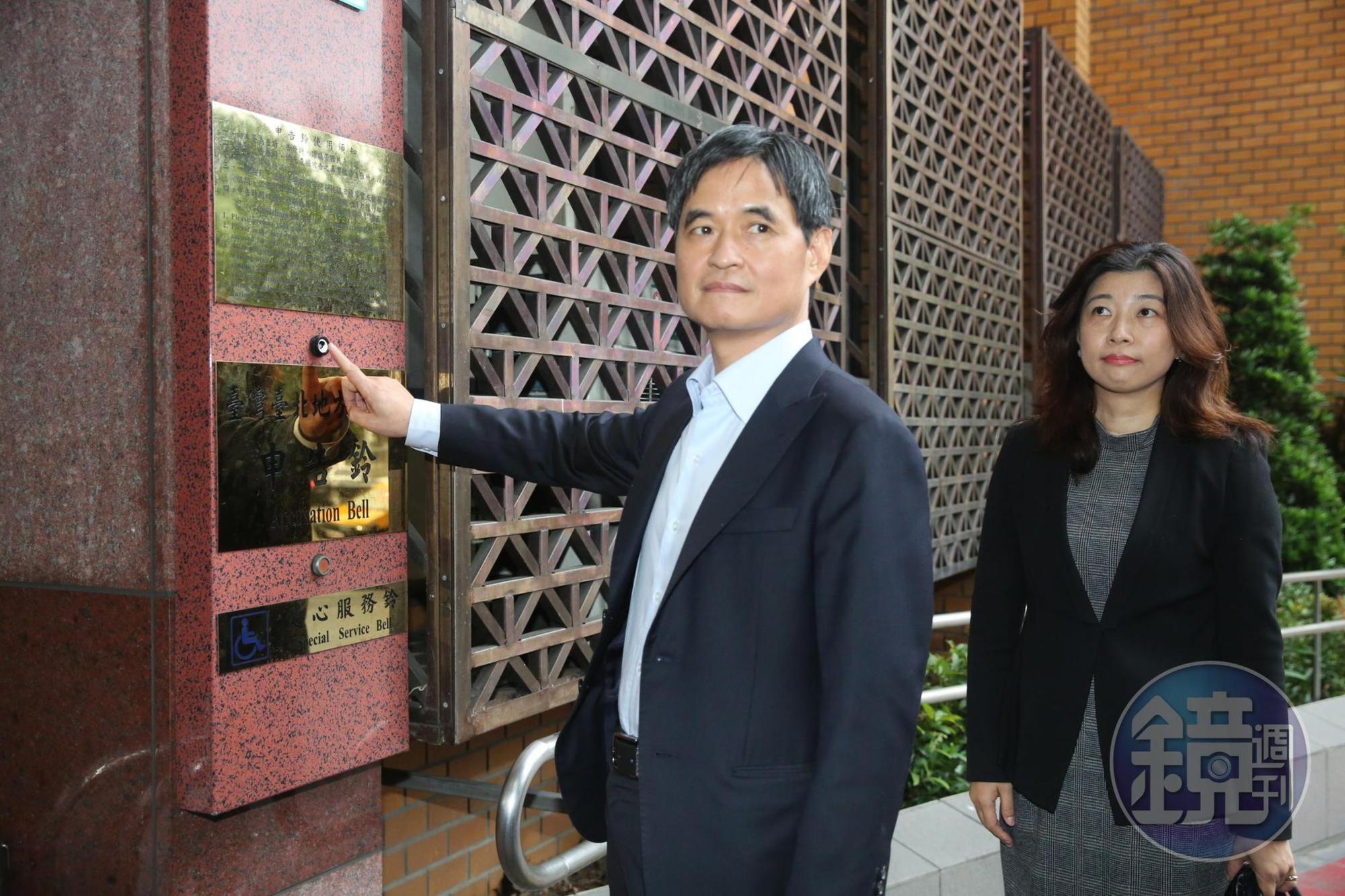 文曄董事長鄭文宗懷疑大聯大涉嫌違反證券交易法及銀行法,呼籲檢調盡速偵辦。