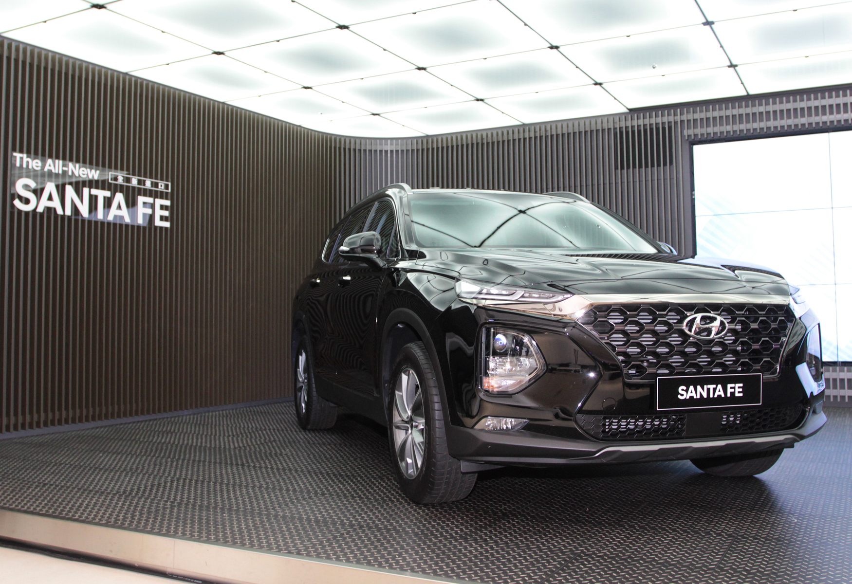 【新車登場】老婆妳要的進口5+2休旅來了！HYUNDAI All-New SANTA FE展開預售