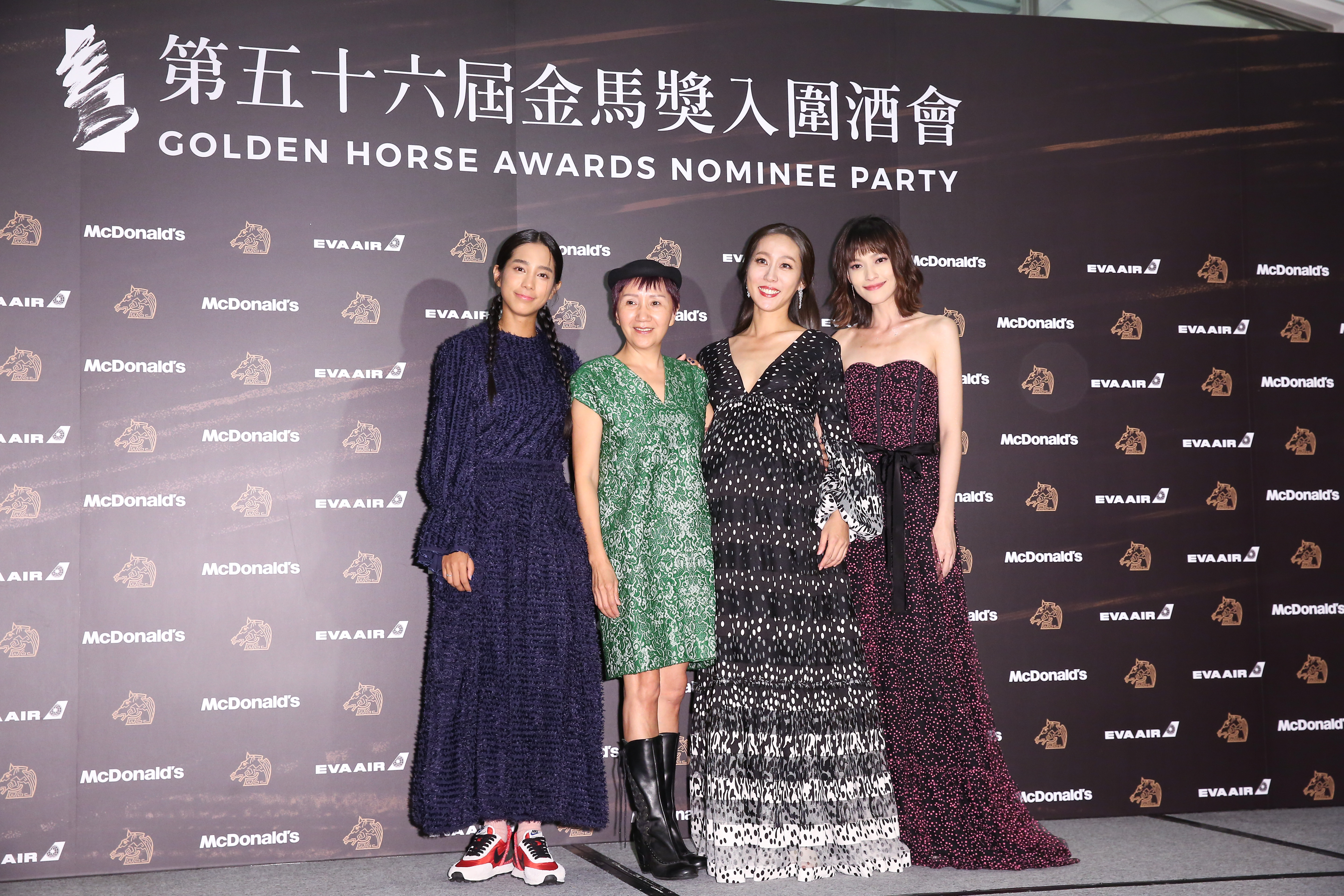 入圍最佳女配角的女星，温貞菱（左起）、陸弈靜、張詩盈、姚以緹，禮讓有身孕的張詩盈，被譽為充滿愛的一組。