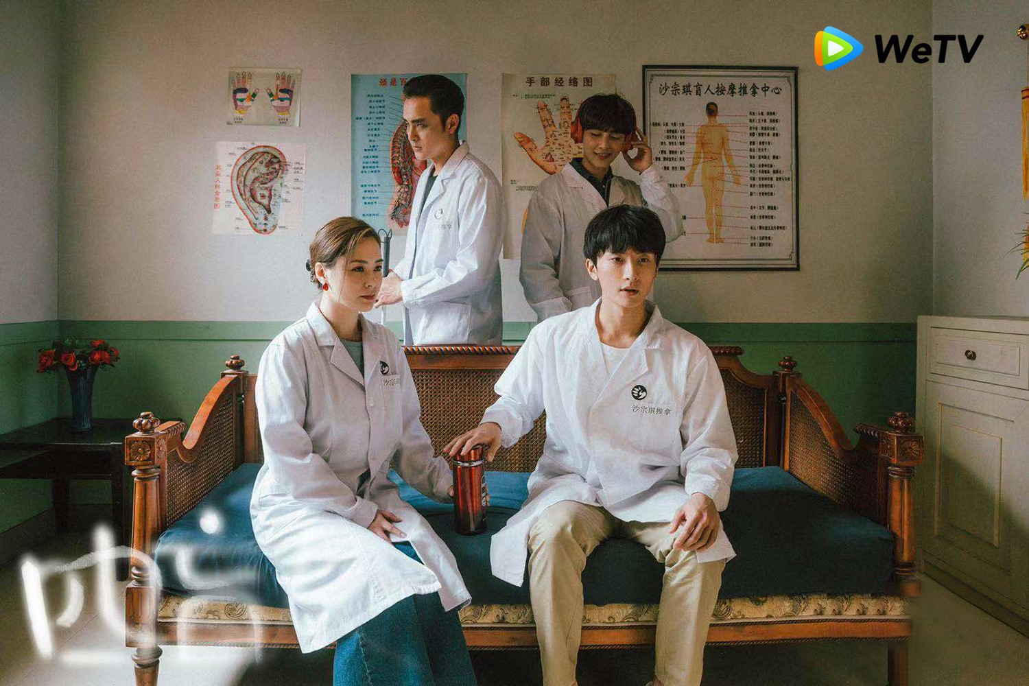 炎亞綸（後右）明道（左）牛駿峰（前左）阿嬌參與《演員請就位》詮釋盲人。（WeTV提供）