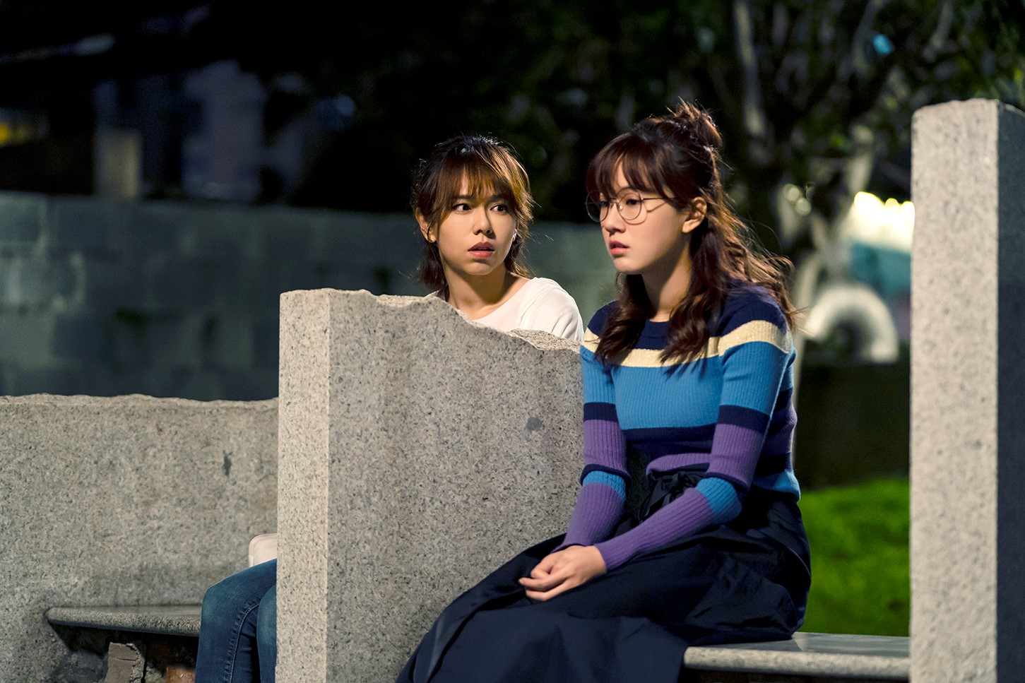 夏于喬(左)安慰正在難過的方志友。(TVBS提供)