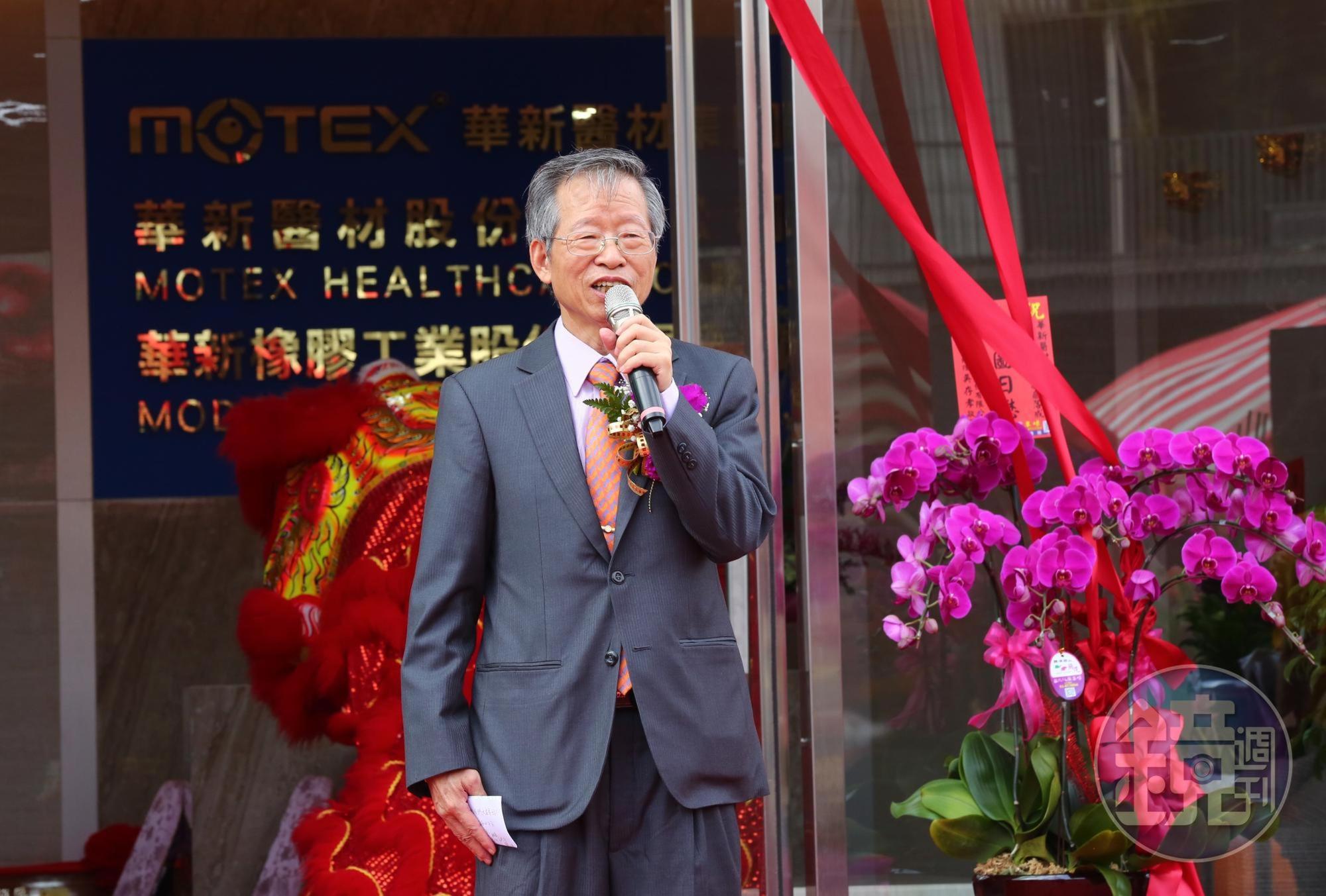 董事長鄭永柱人稱「口罩達人」,不斷創新各種防護功能的口罩。